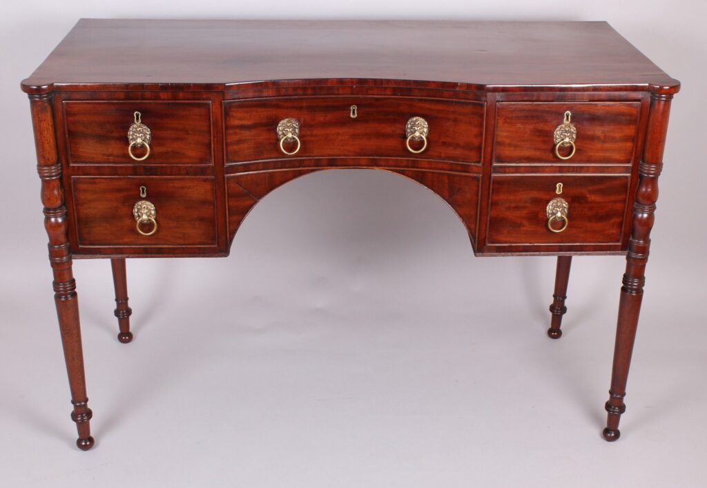 Fine Regency period mahogany small sideboard/dressing table