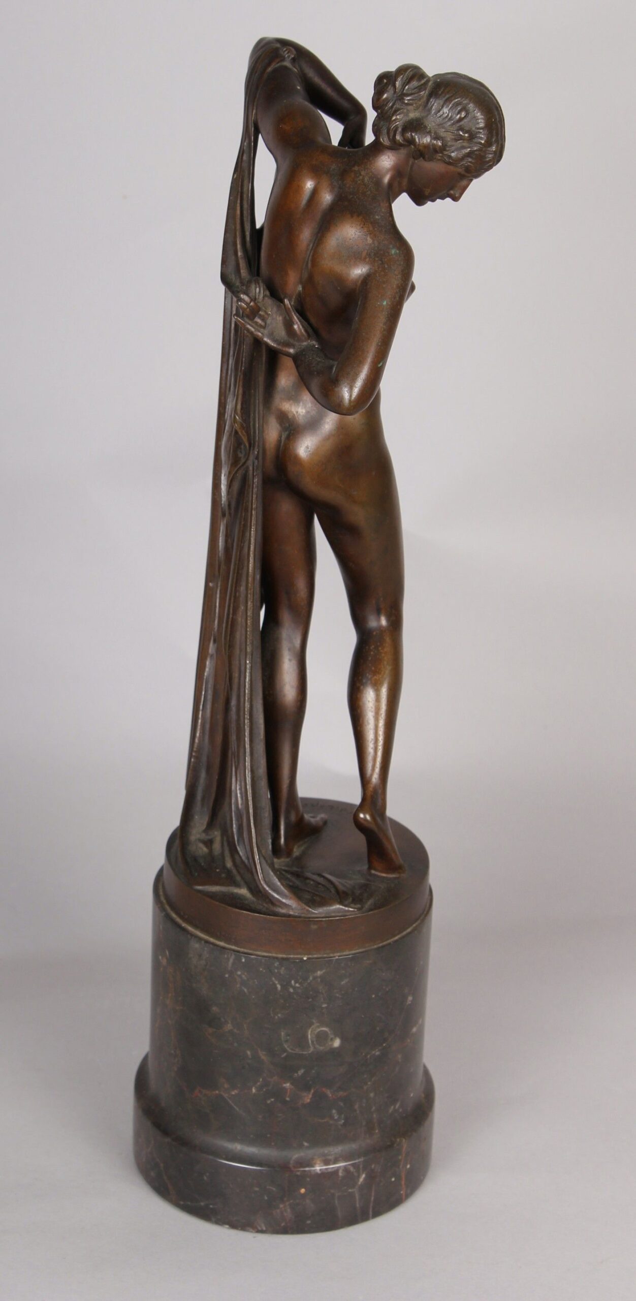 Patinated bronze figure by Ferdinand Lepke