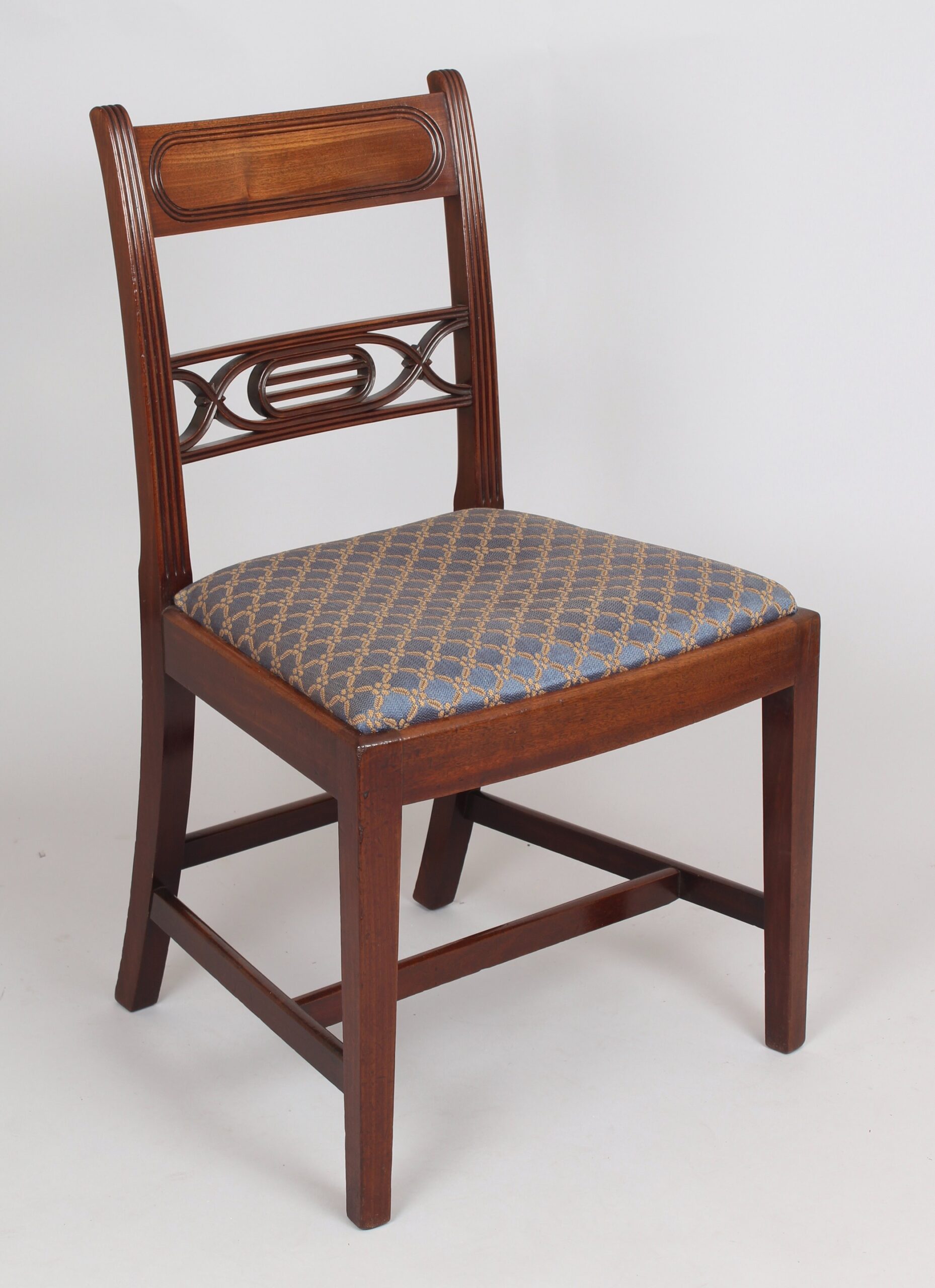 Good set of twelve George III period mahogany ‘Whitehaven’ pattern dining-chairs, possibly by Gillows of Lancaster