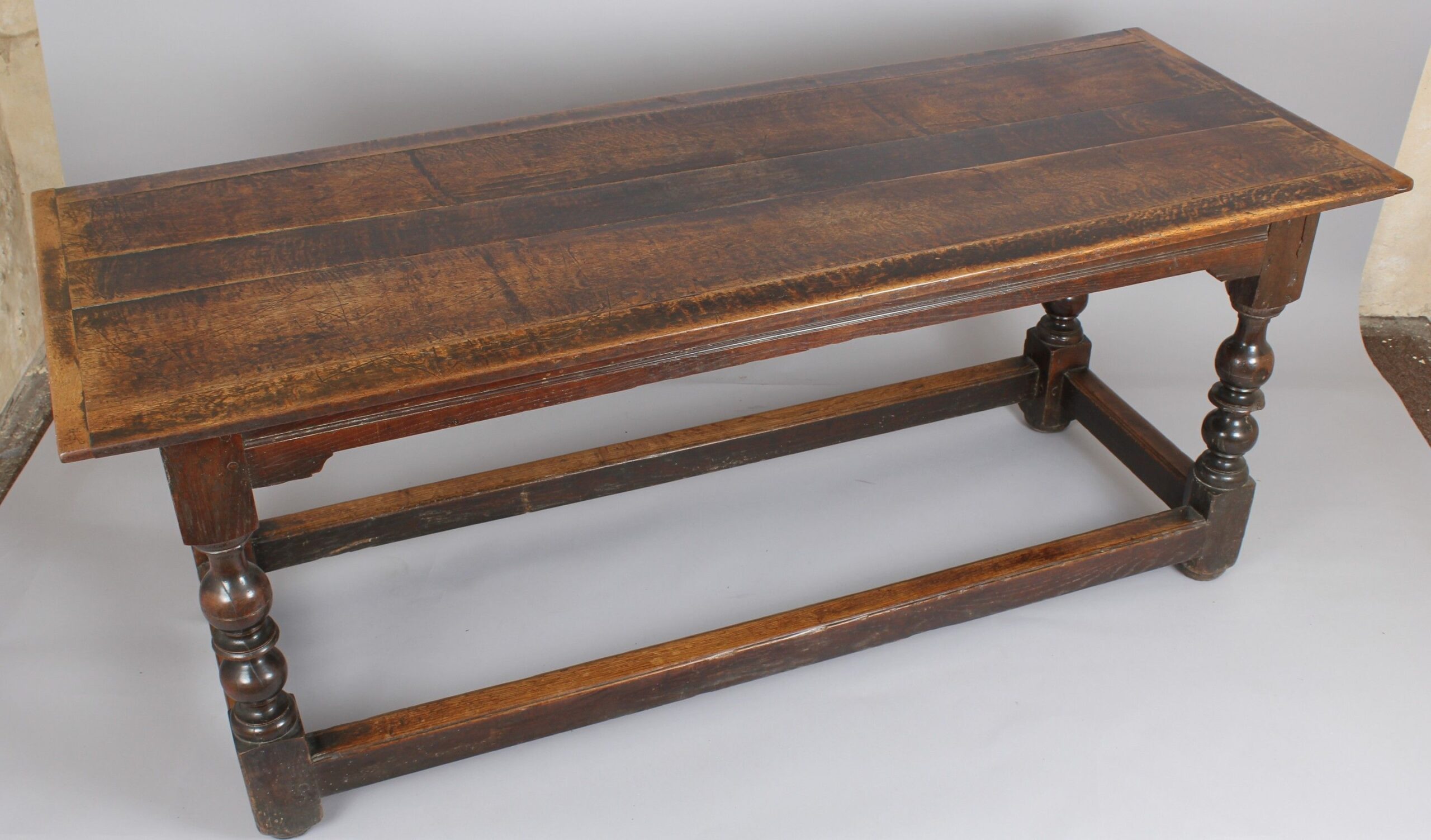 Fine late 17th century oak table