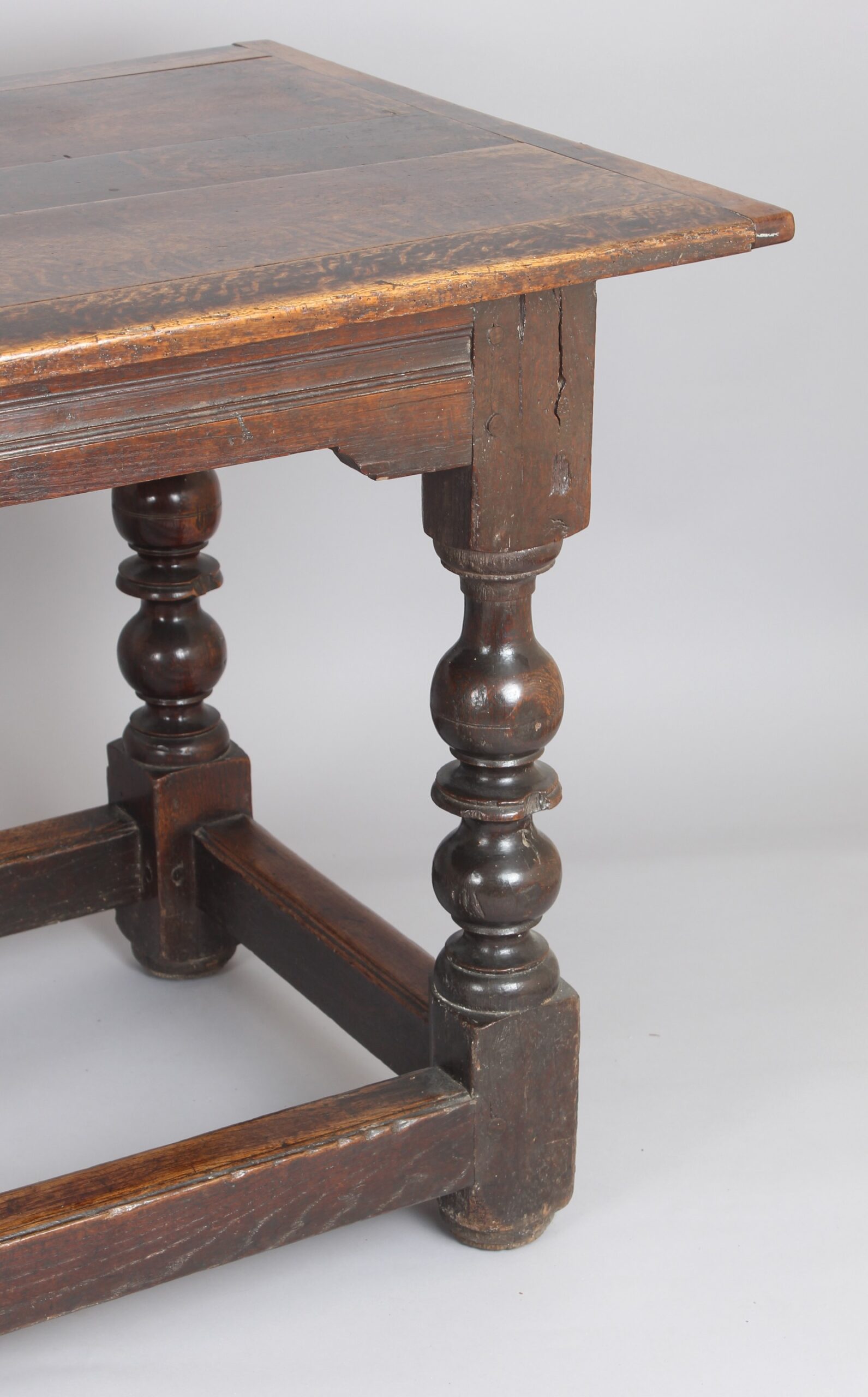 Fine late 17th century oak table
