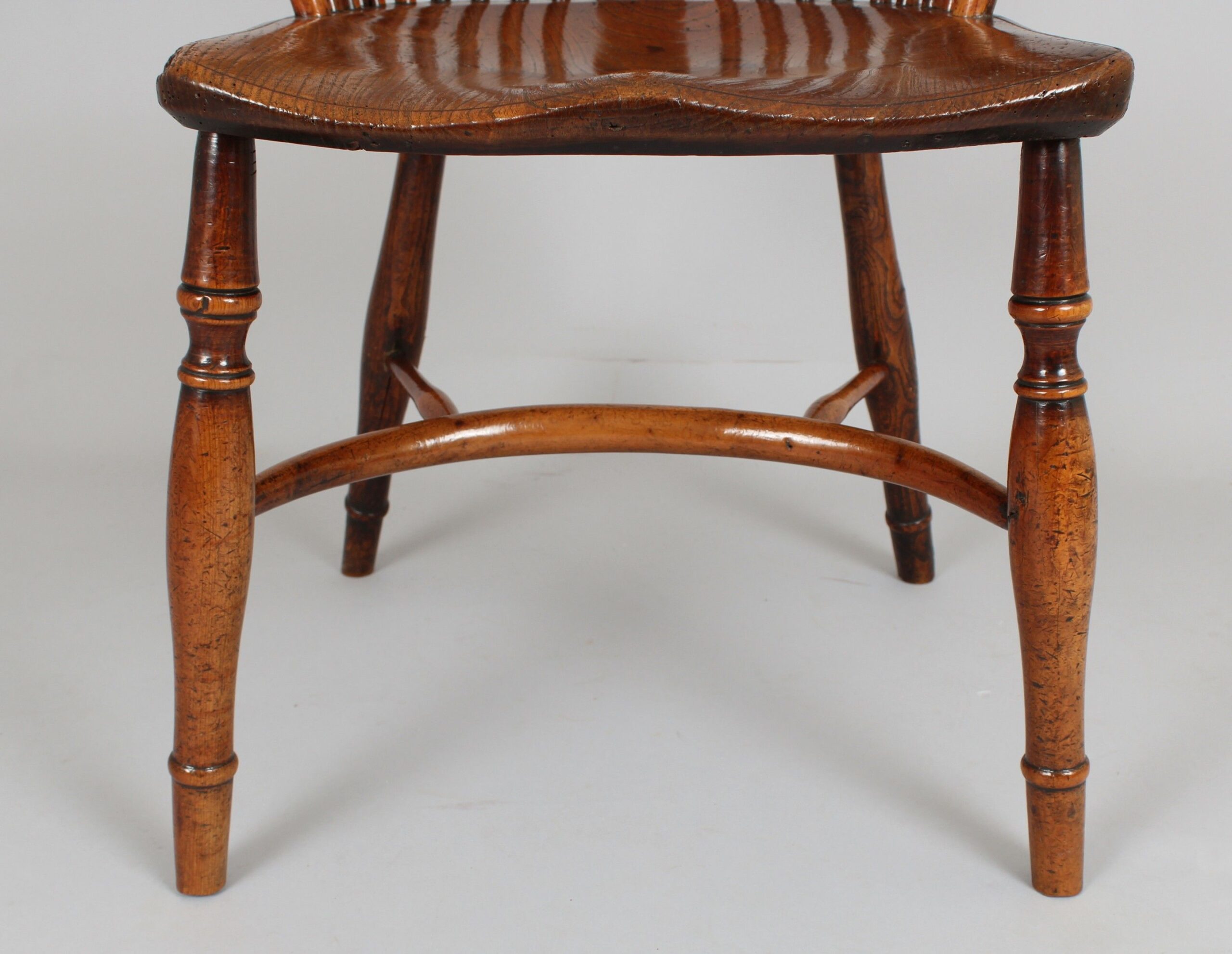 Fine Yew wood Windsor “star” back arm-chair
