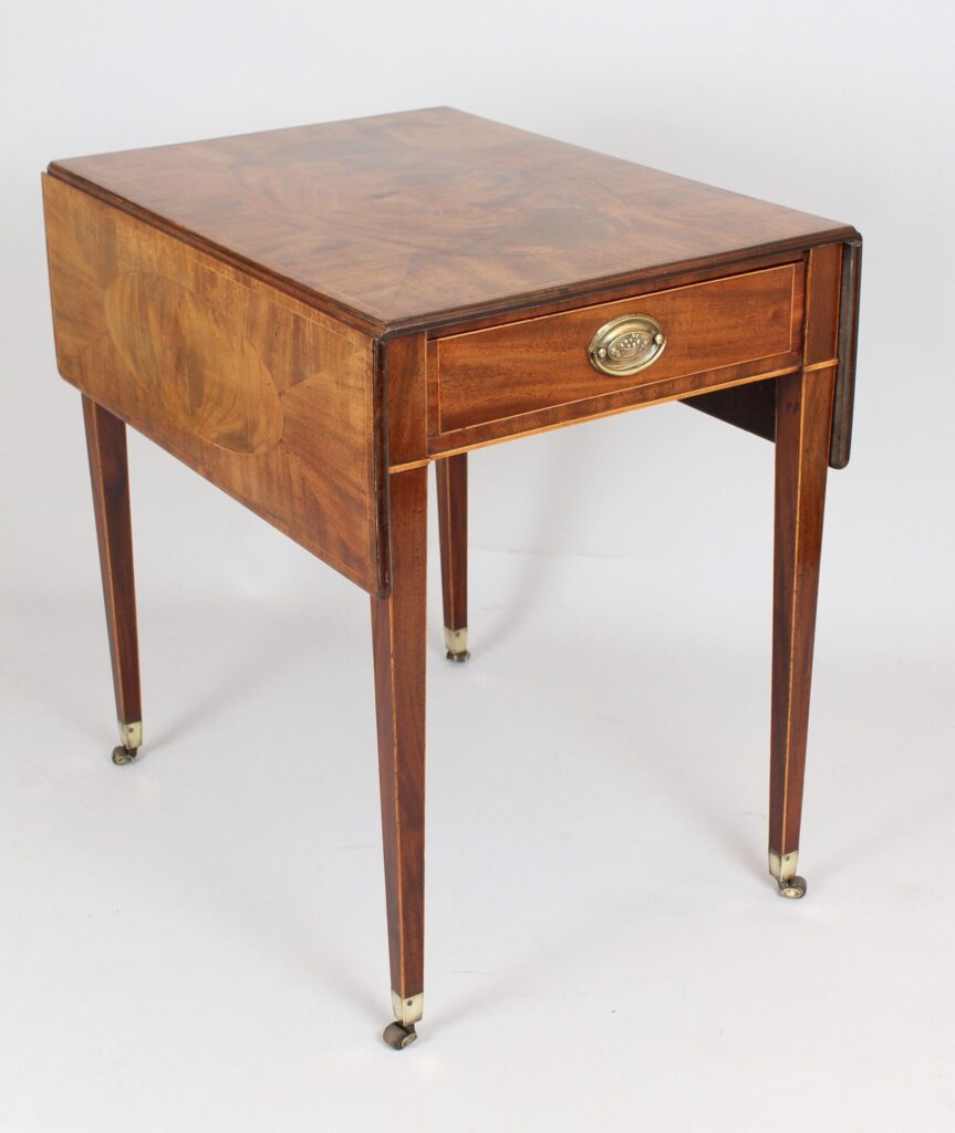 Fine George III period mahogany Pembroke table
