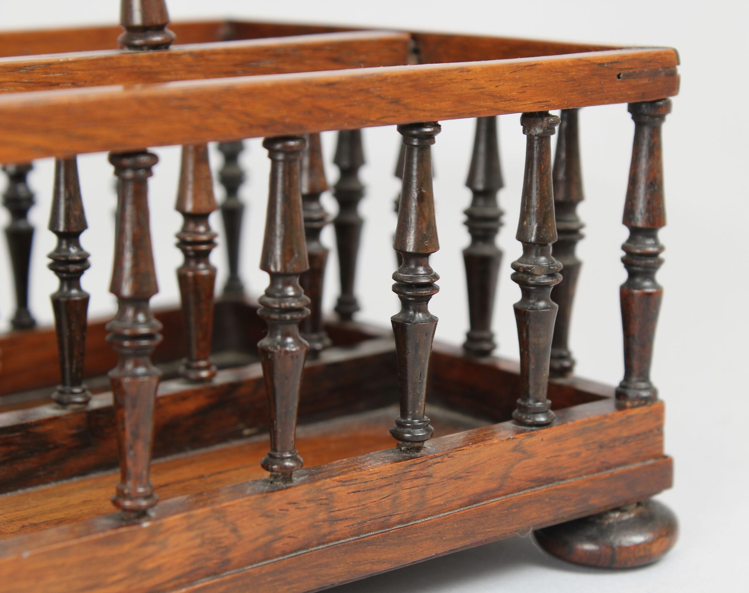 Fine quality George IV period rosewood desk-rack
