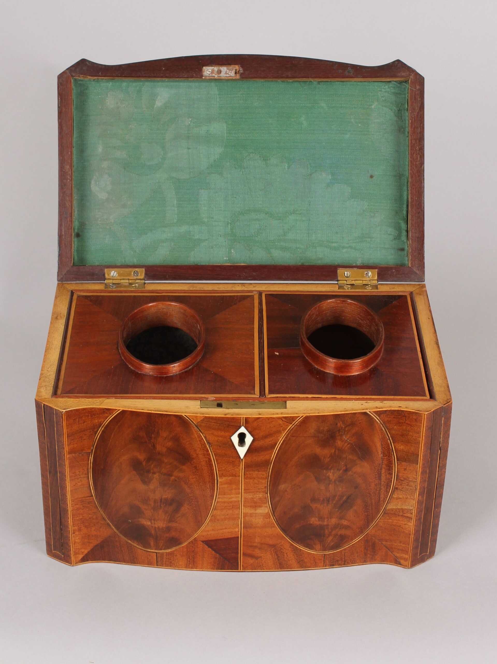 Fine George III period serpentine-fronted mahogany tea caddy