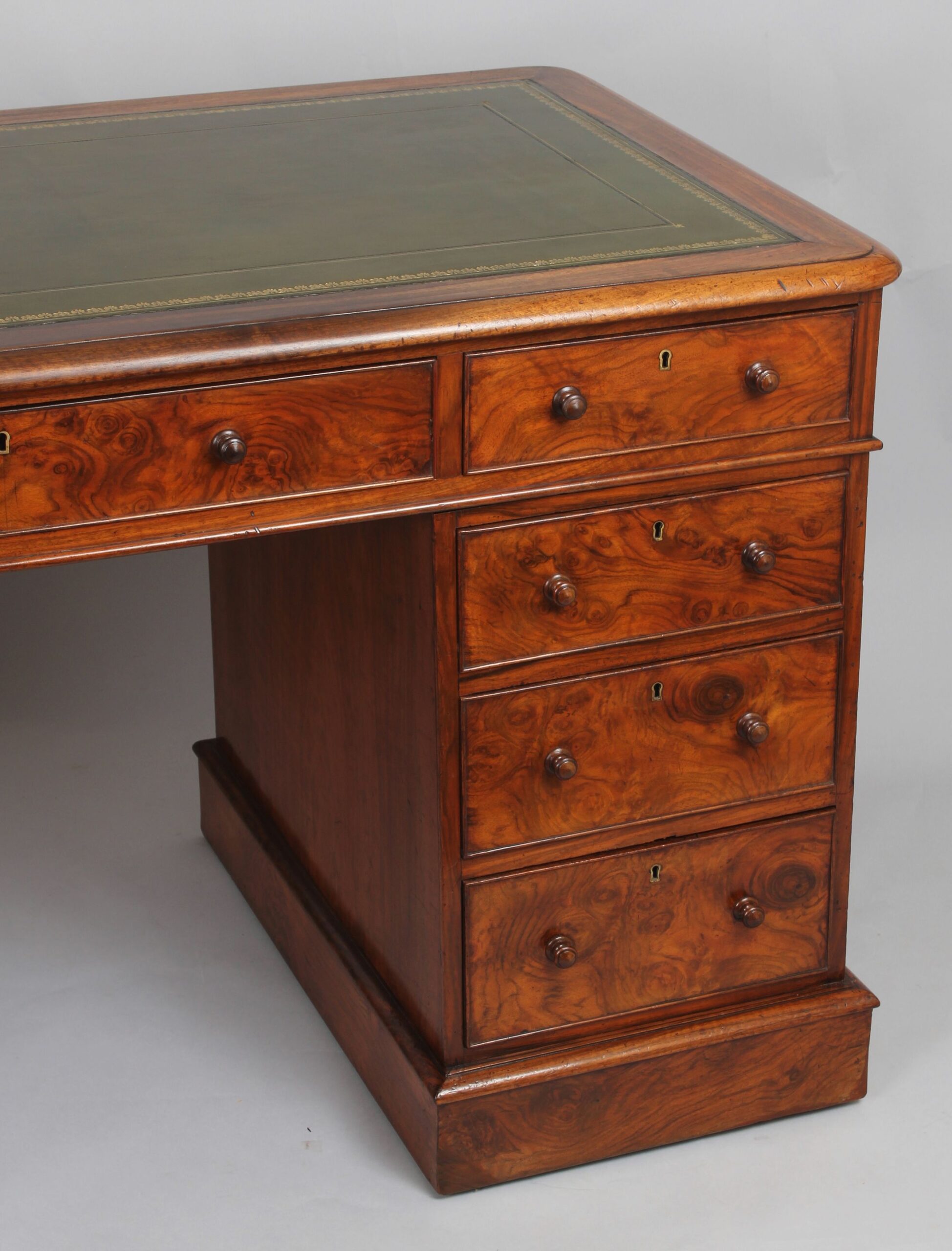 19th century well-proportioned kneehole pedestal desk