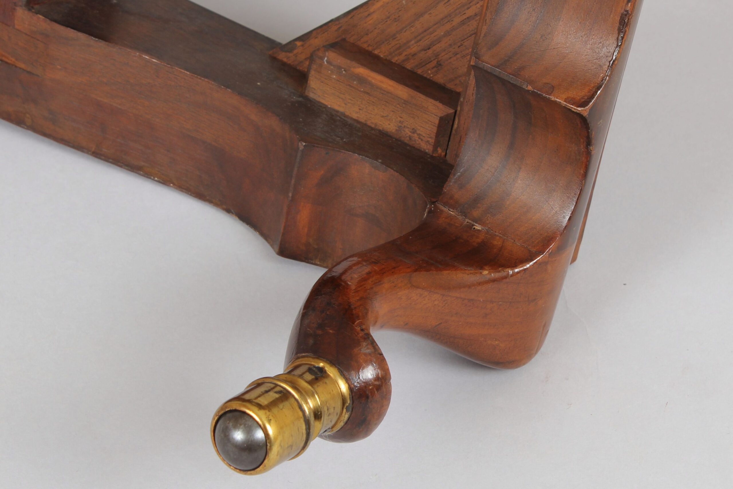 High quality 1920s burr-walnut revolving bookcase