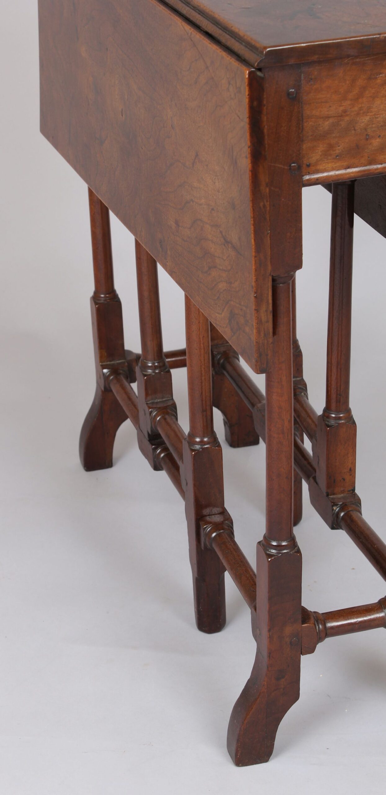 George II period walnut drop-leaf table