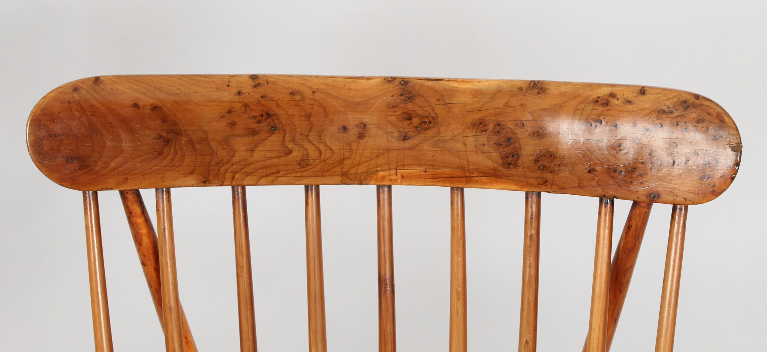 Very fine early 19th century yew-wood comb-back Windsor arm-chair