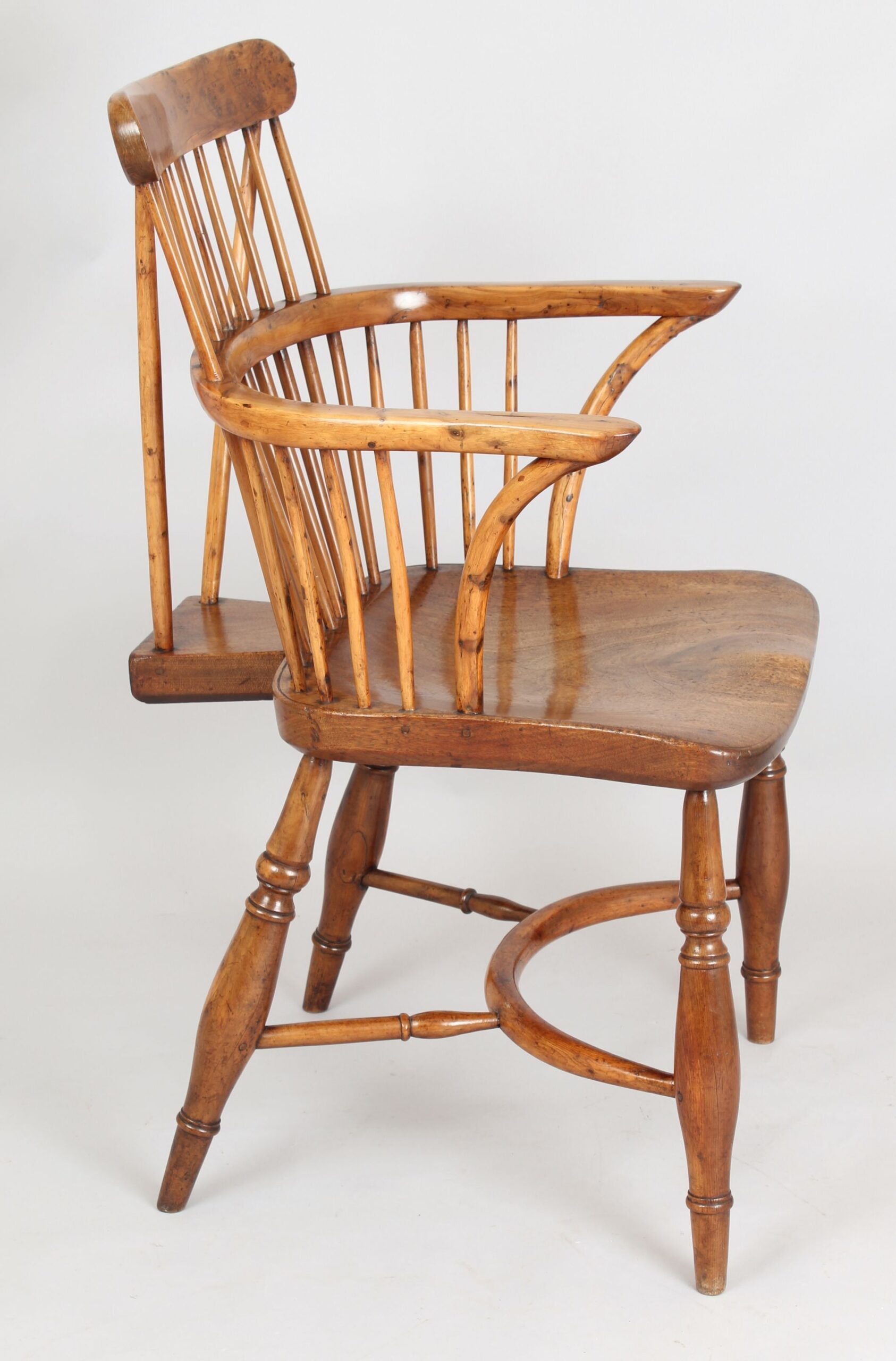 Very fine early 19th century yew-wood comb-back Windsor arm-chair