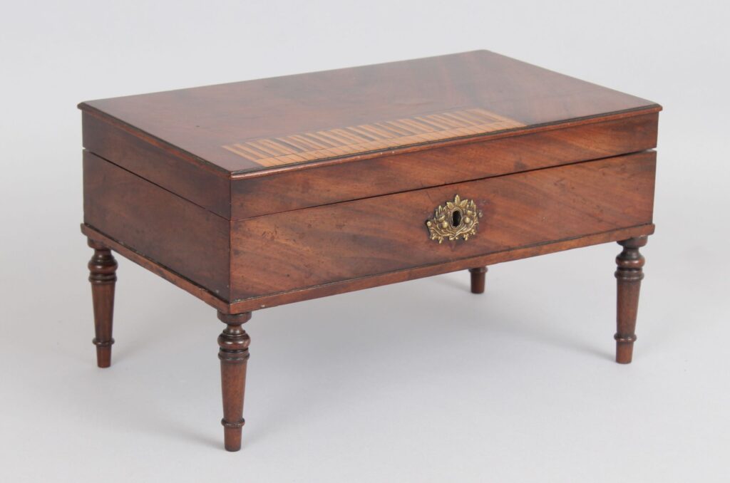 Nineteenth century Continental mahogany box