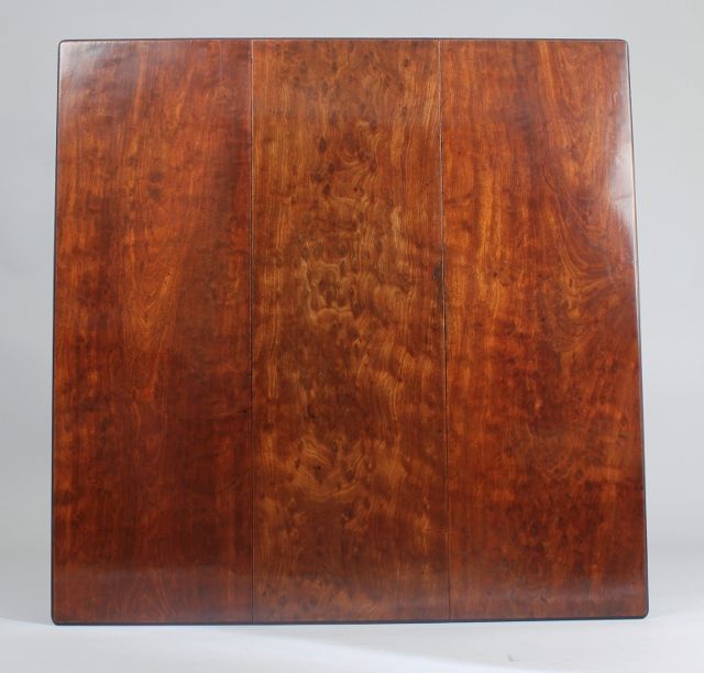 Fine George III period mahogany spider-leg drop-leaf table