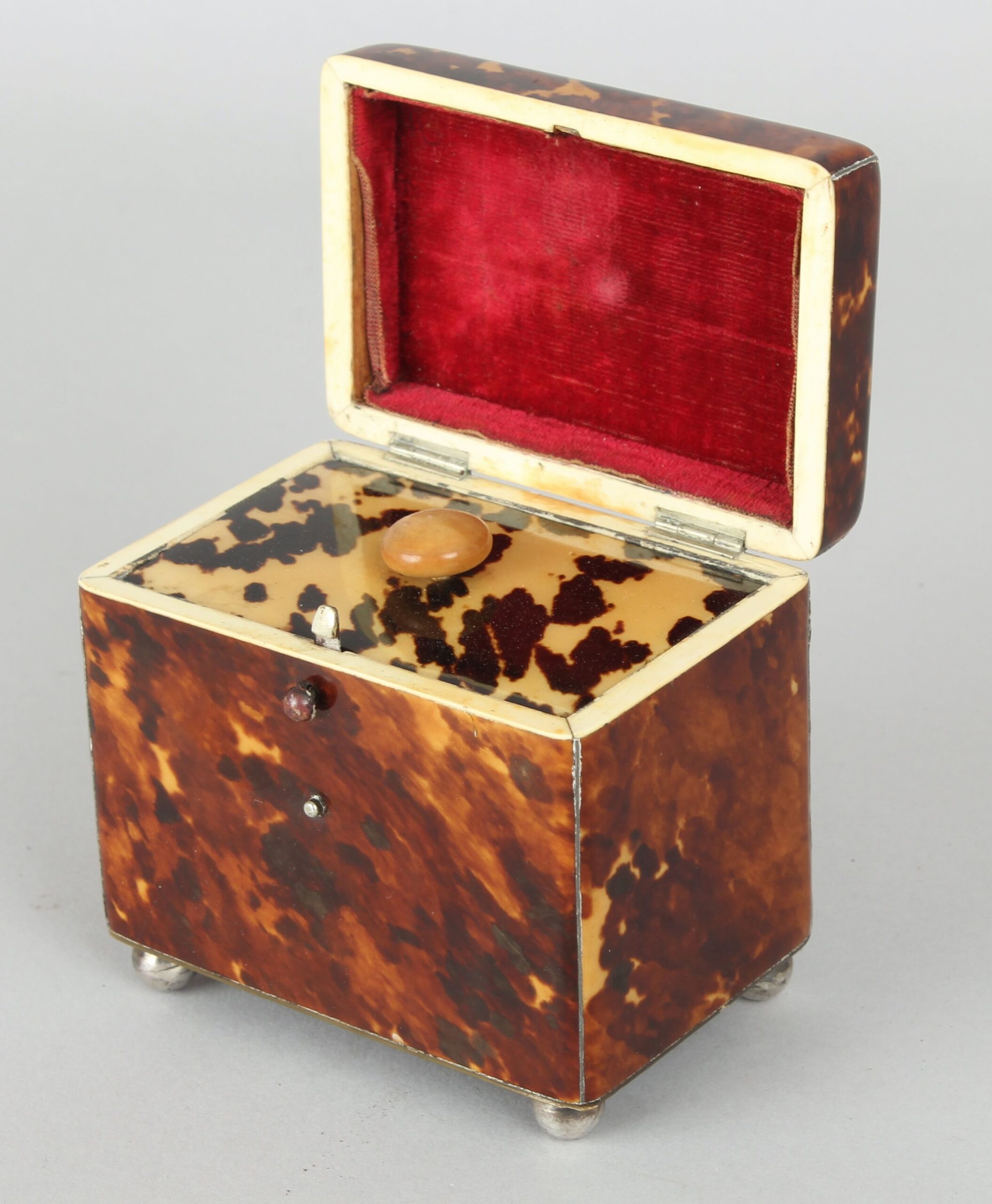 George III mahogany tea caddy