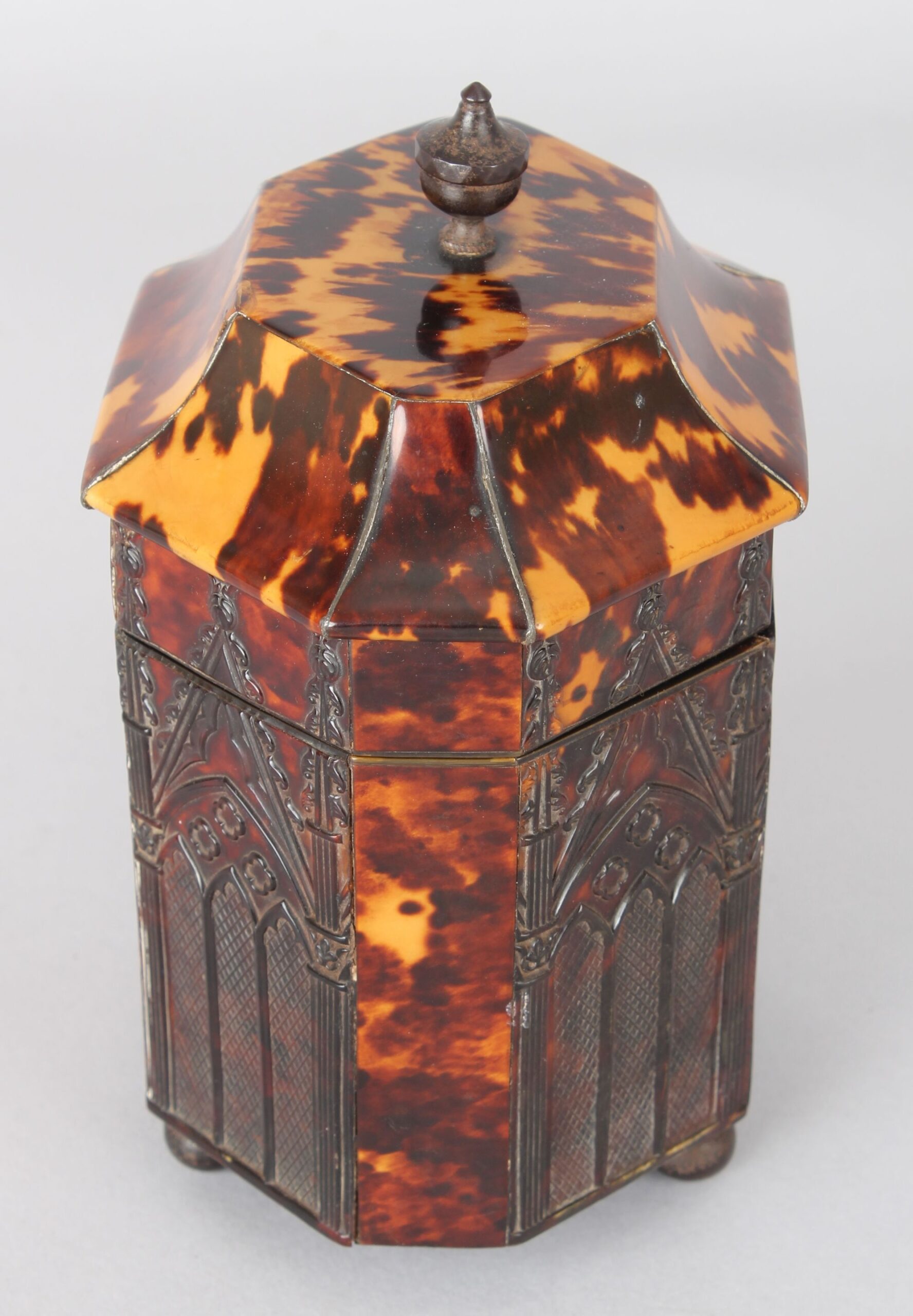 Rare and fine Regency period octagonal tortoise-shell tea caddy