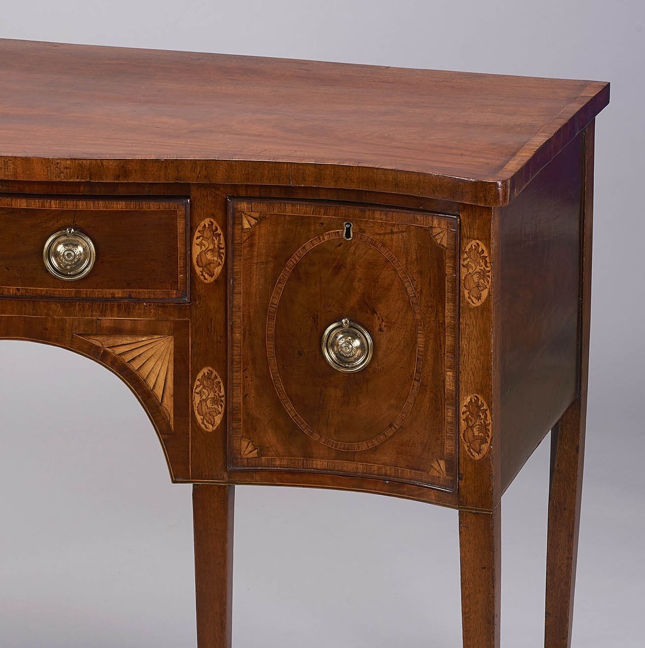 Very fine George III period mahogany serpentine-fronted sideboard