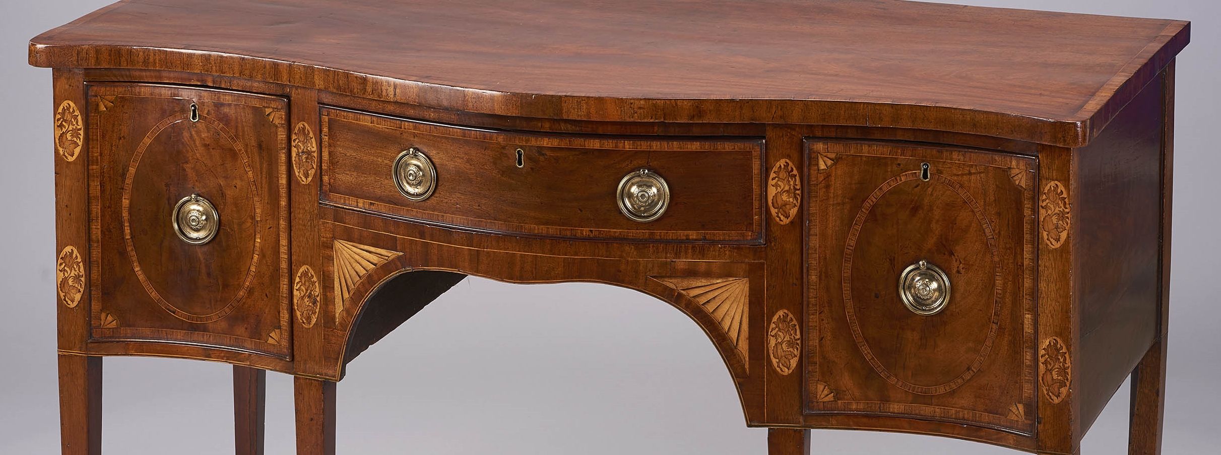 Very fine George III period mahogany serpentine-fronted sideboard