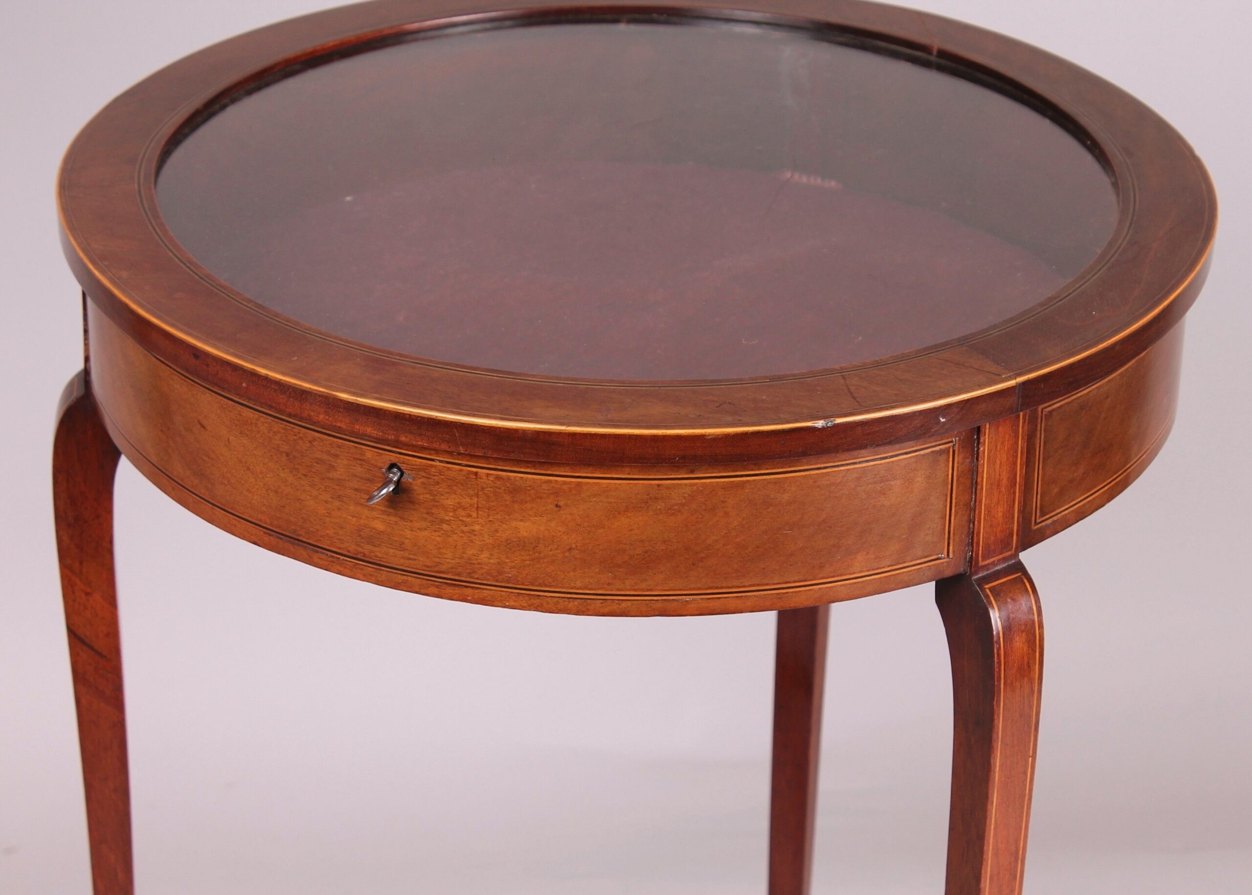 Edwardian mahogany circular bijouterie display table
