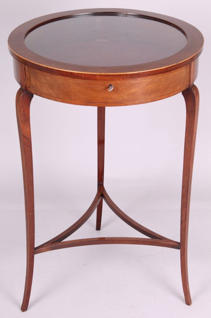 Edwardian mahogany circular bijouterie display table