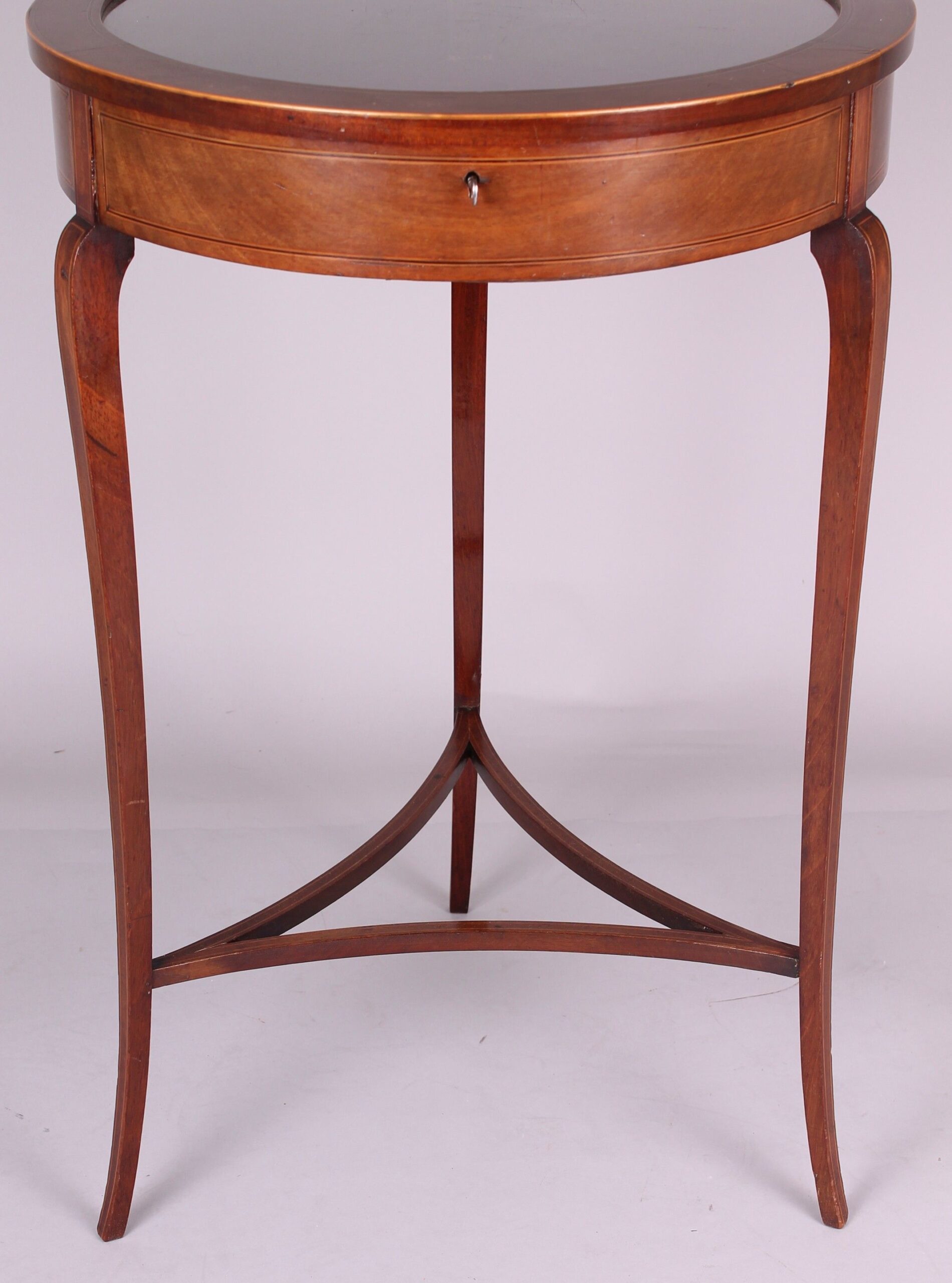 Edwardian mahogany circular bijouterie display table