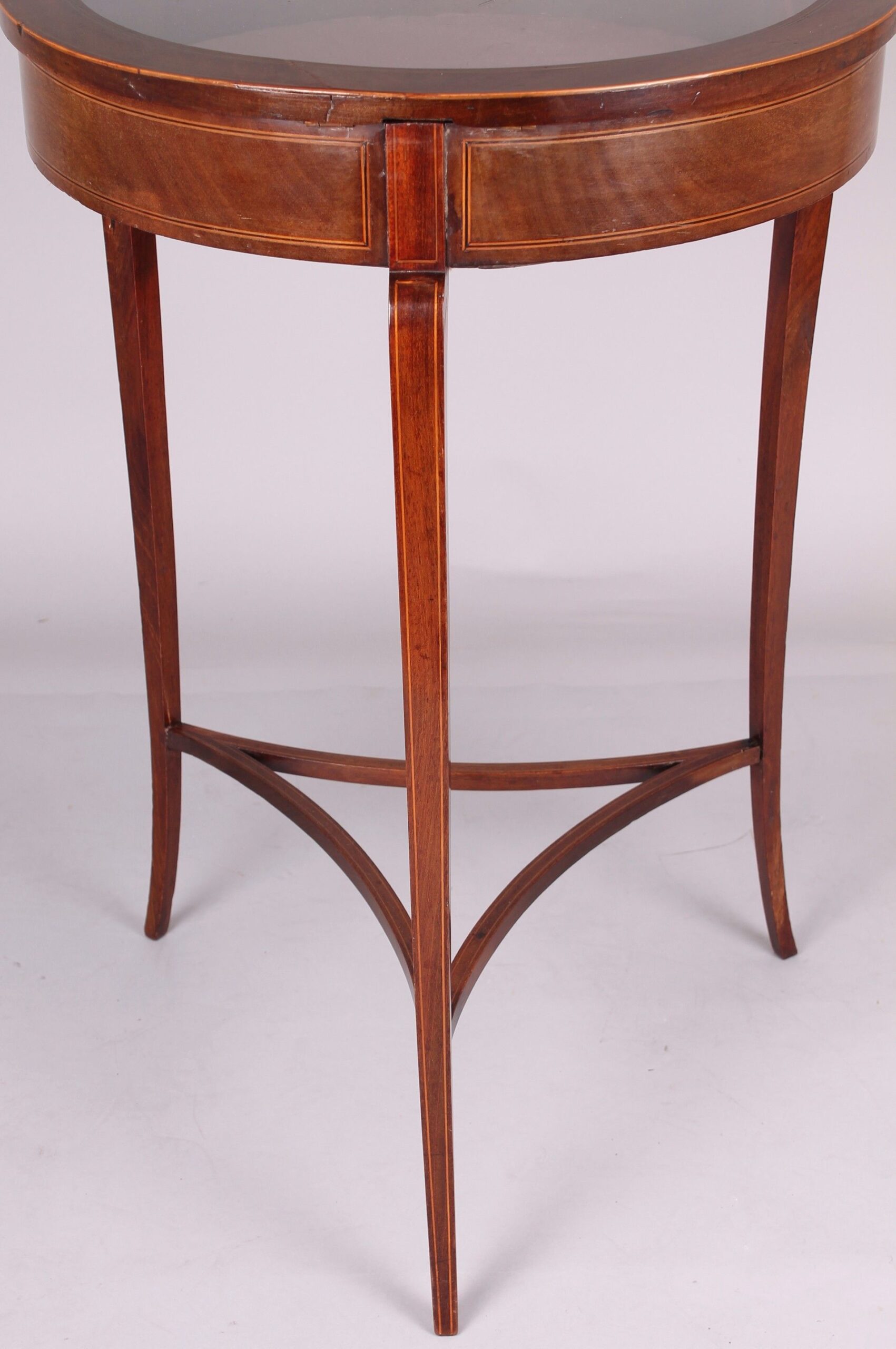 Edwardian mahogany circular bijouterie display table