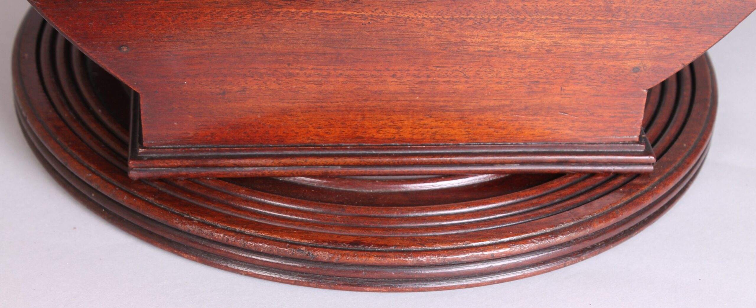 Rare George III period mahogany ‘Lazy-Susan’ Cheese-Coaster