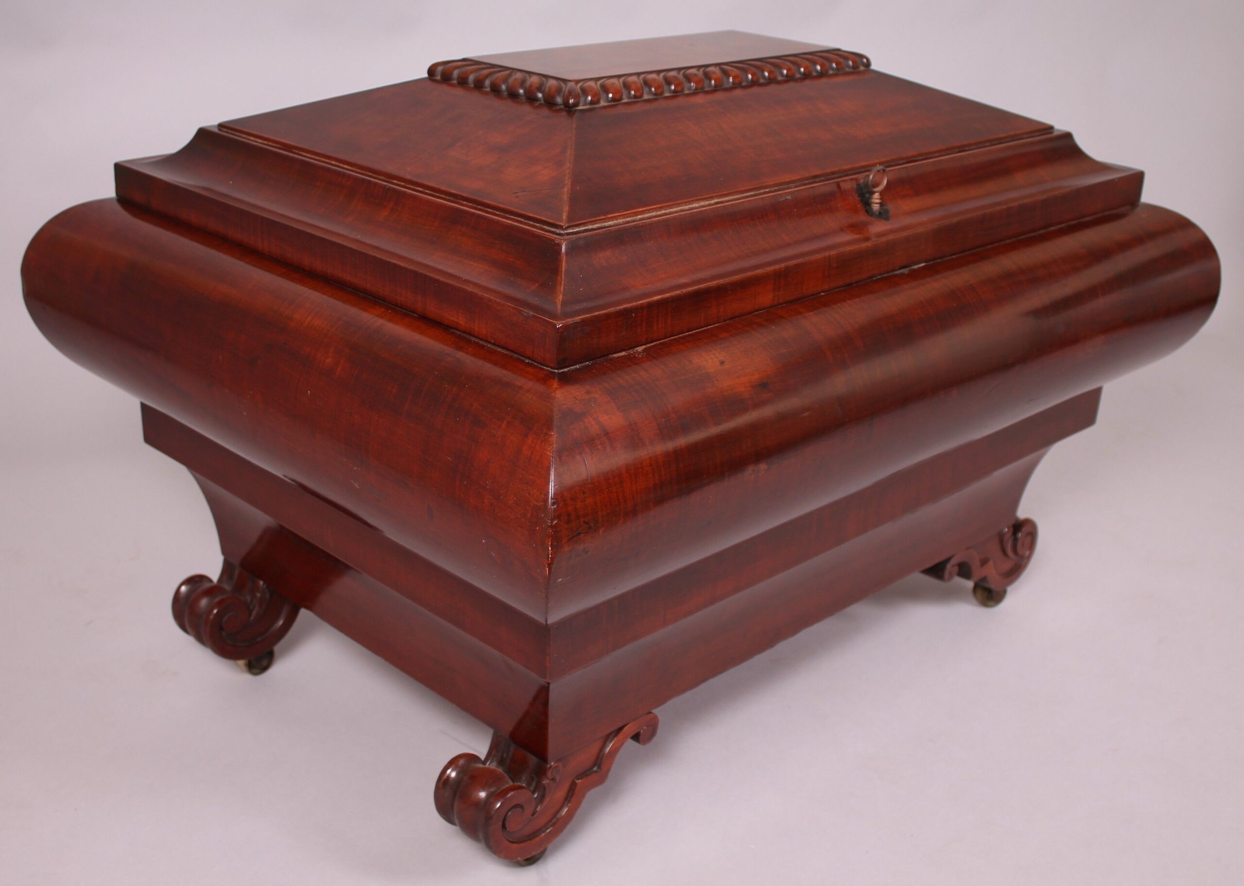 Important mahogany wine-cooler of fine quality