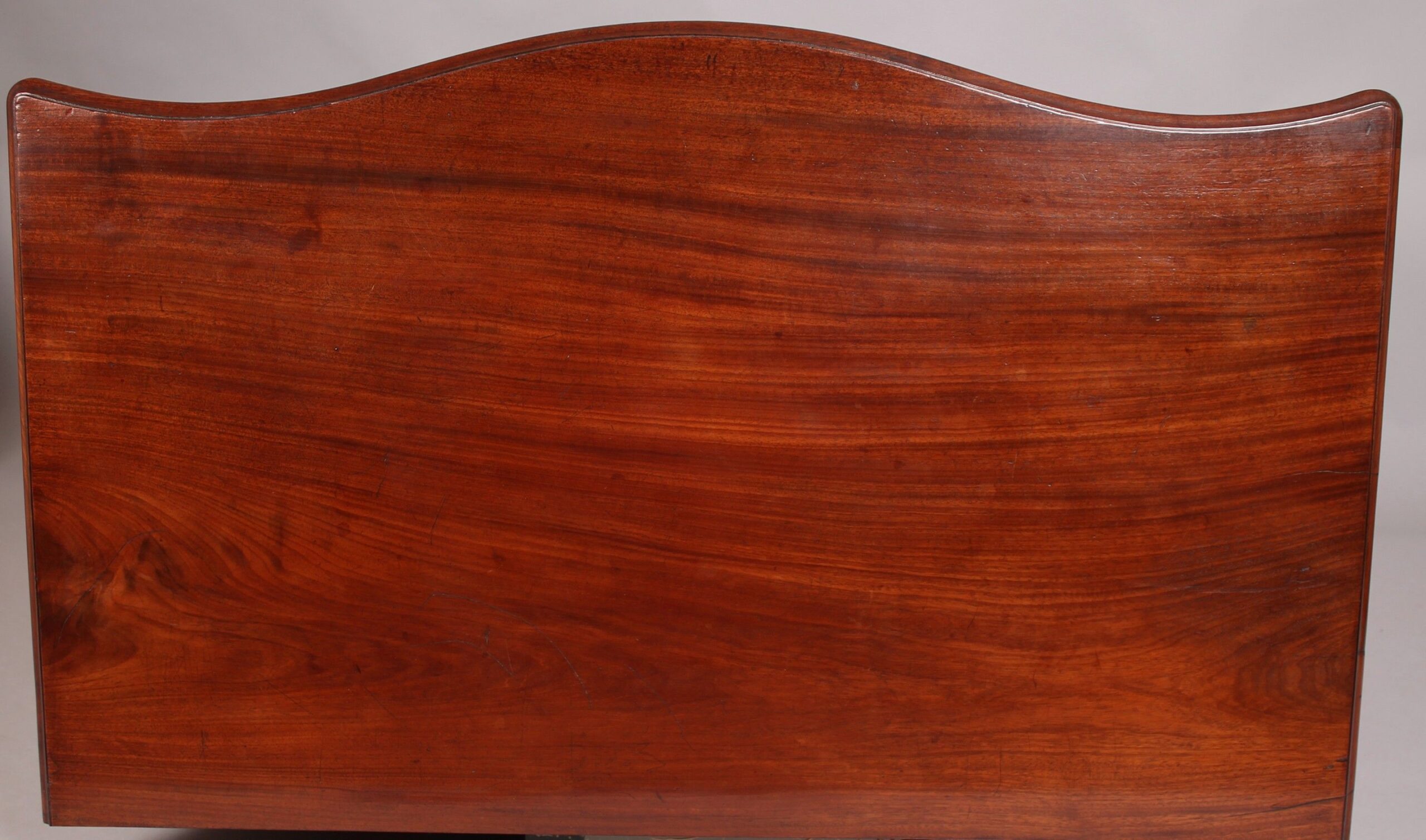 George III period mahogany serpentine-fronted mahogany chest-of-drawers of high quality