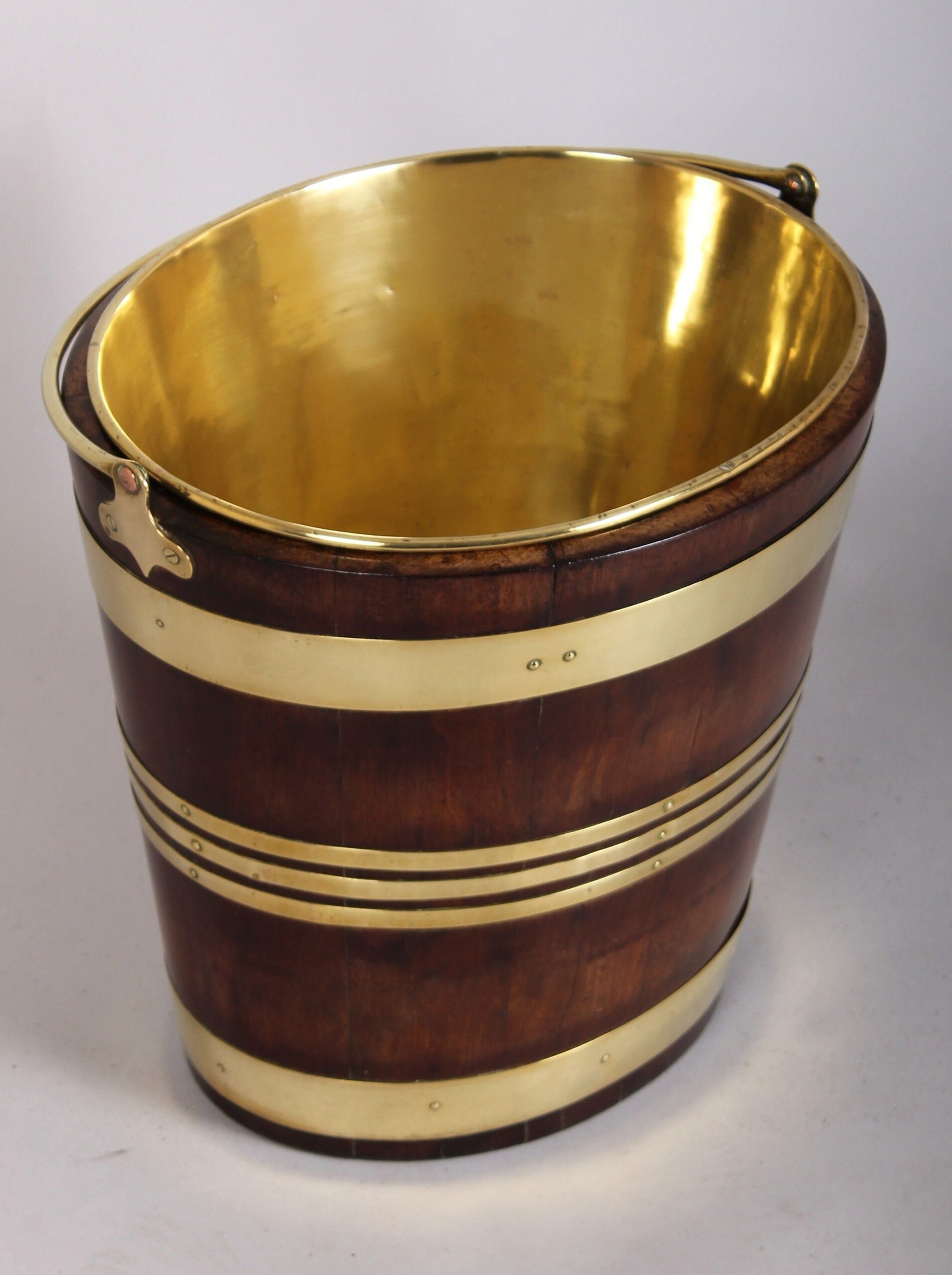 Early 19th century Dutch mahogany ‘teestoof’ bucket
