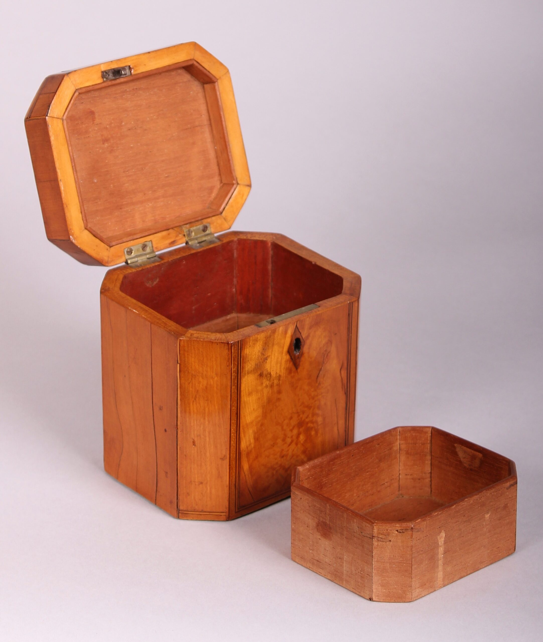 Fine quality George III period satinwood small octagonal tea caddy