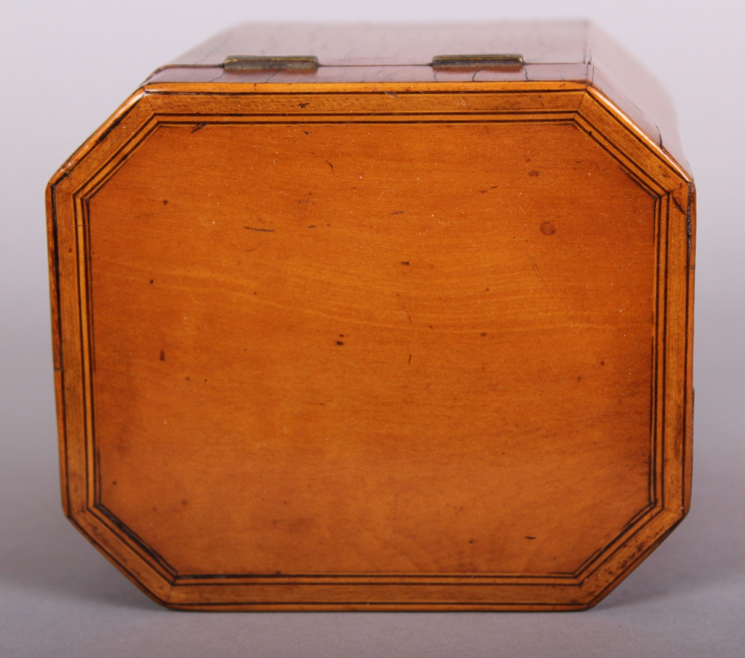 Fine quality George III period satinwood small octagonal tea caddy