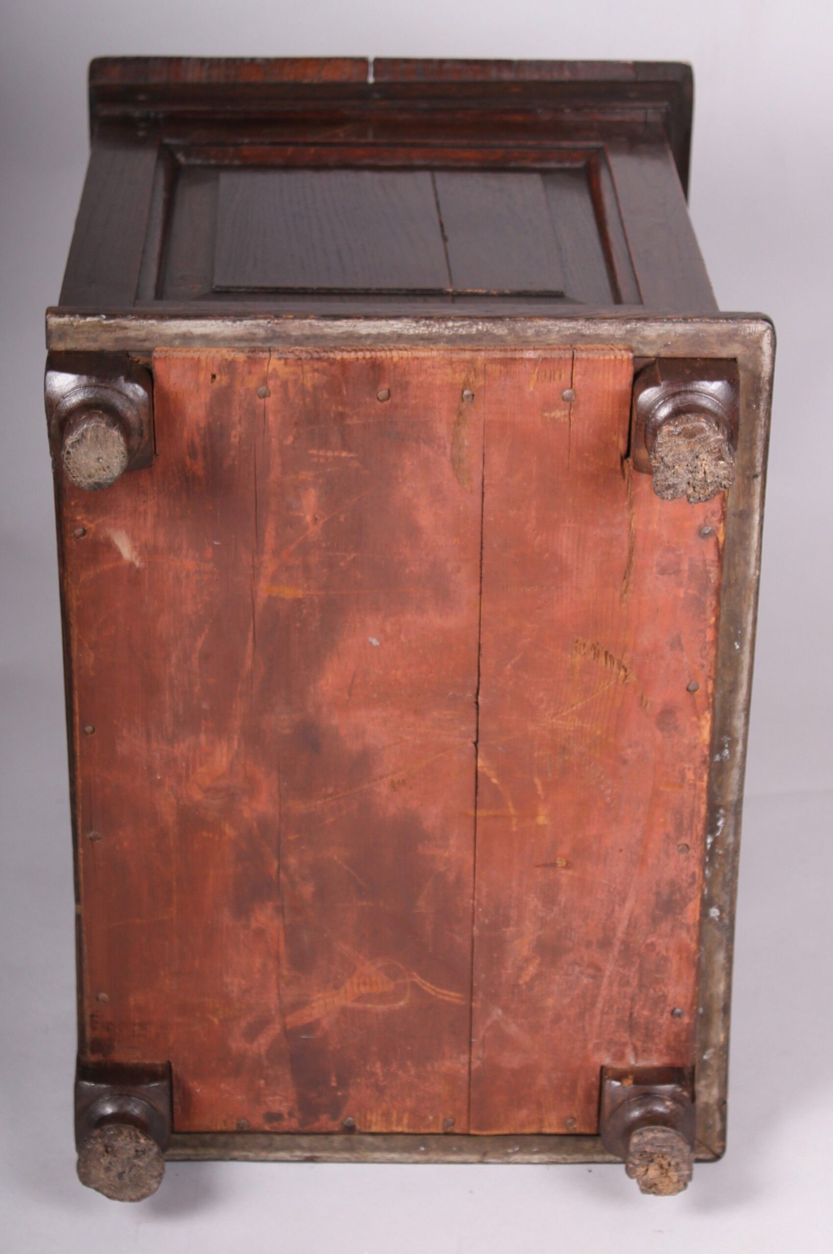 Oak box stool from the turn of the 17th century