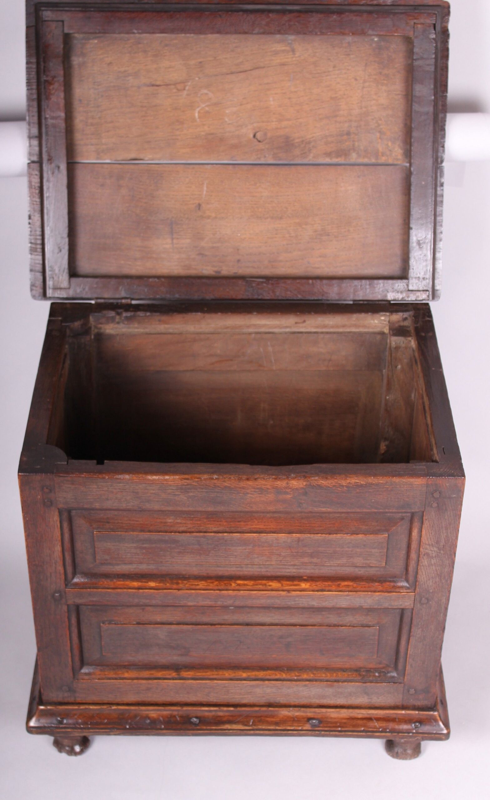 Oak box stool from the turn of the 17th century