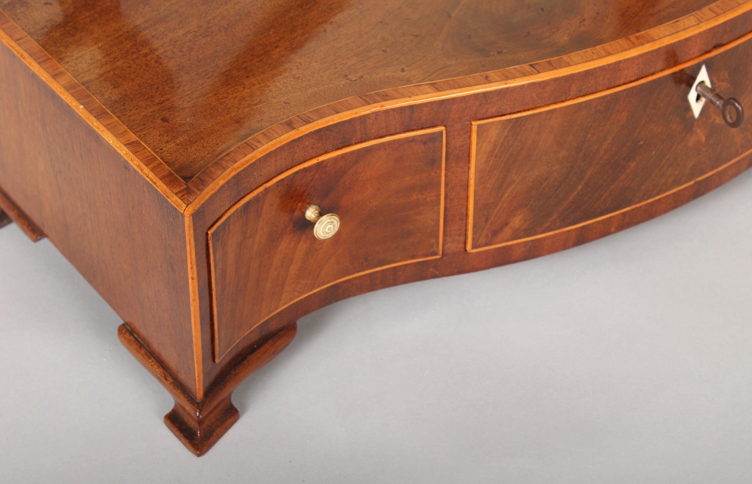 George III period mahogany toilet mirror of classic Hepplewhite style
