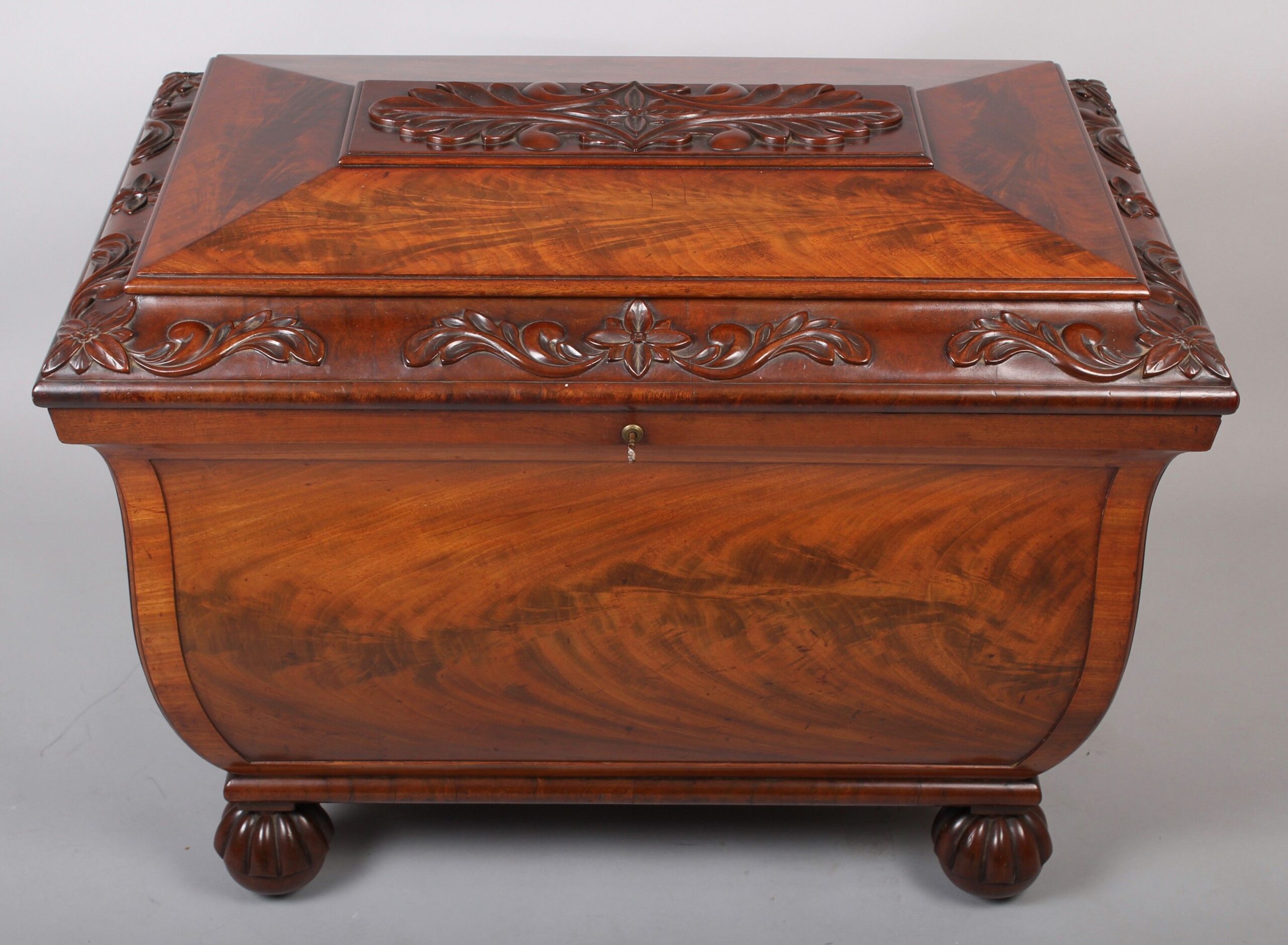 Fine and high quality George IV period mahogany cellarette of richly figured timber