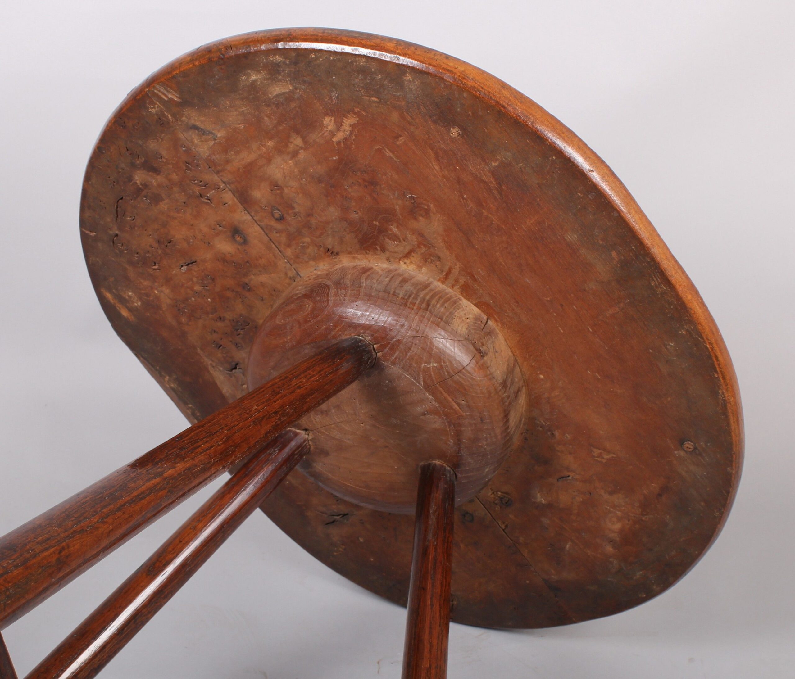 Early 19th century elm cricket table