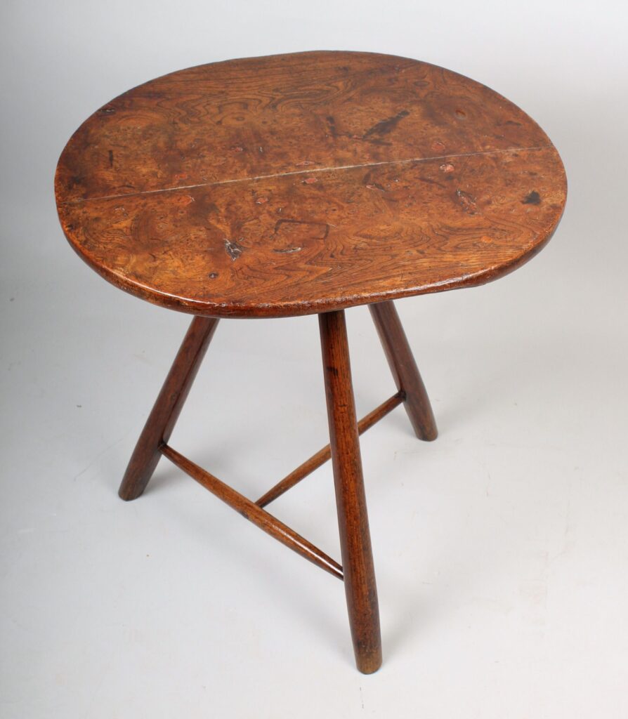 Early 19th century elm cricket table
