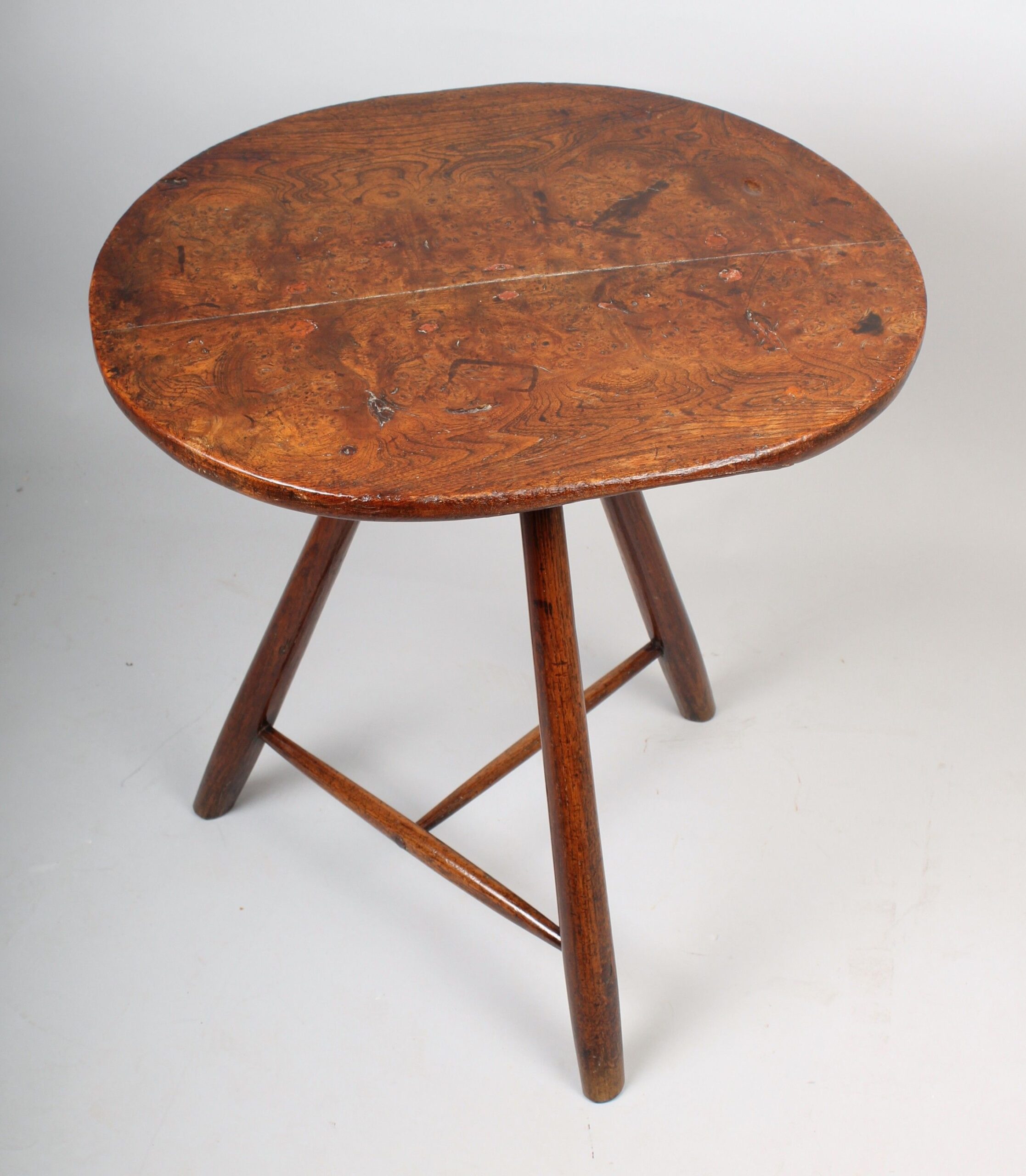 Early 19th century elm cricket table