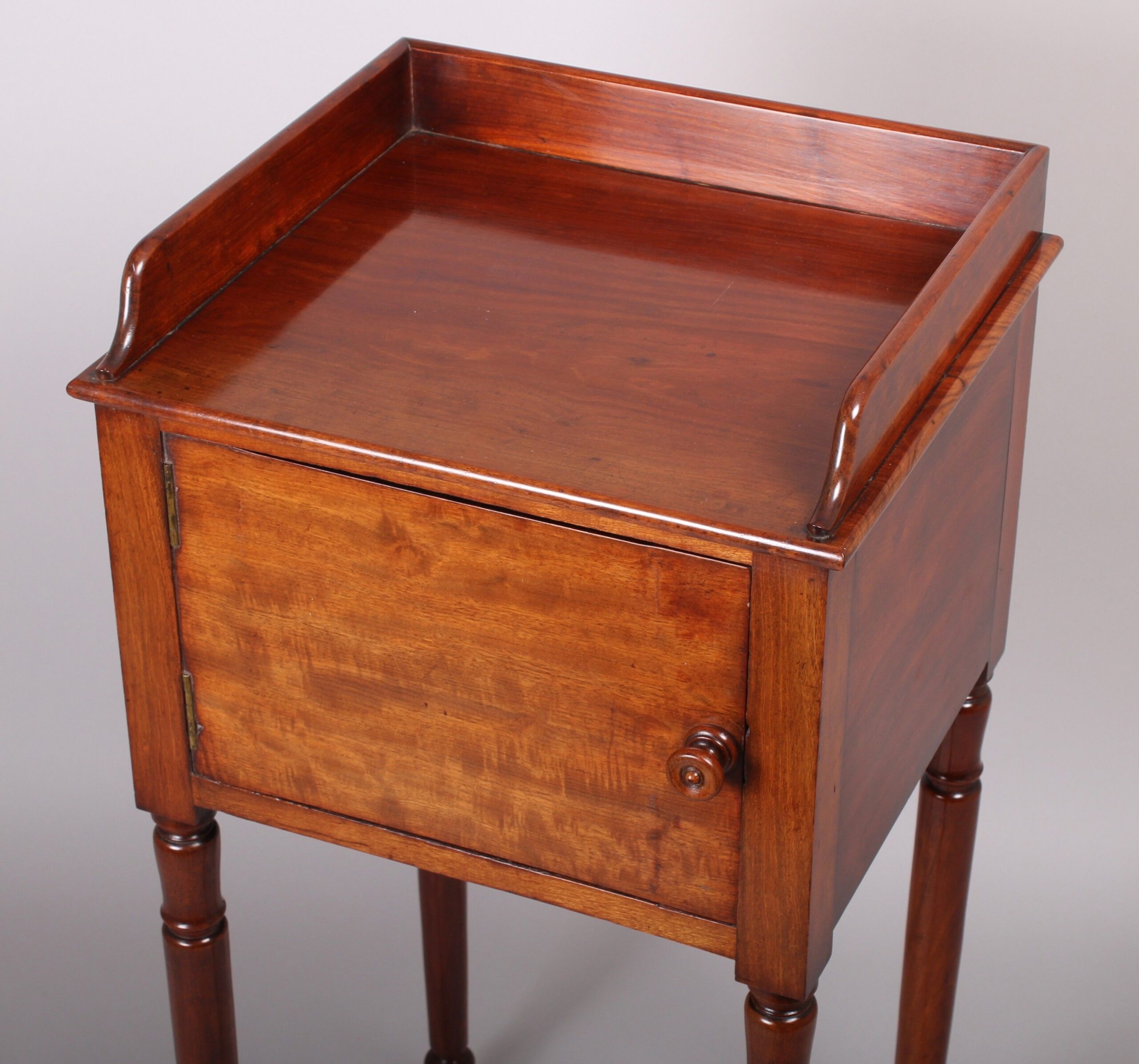 Early 19th century mahogany pot-cupboard