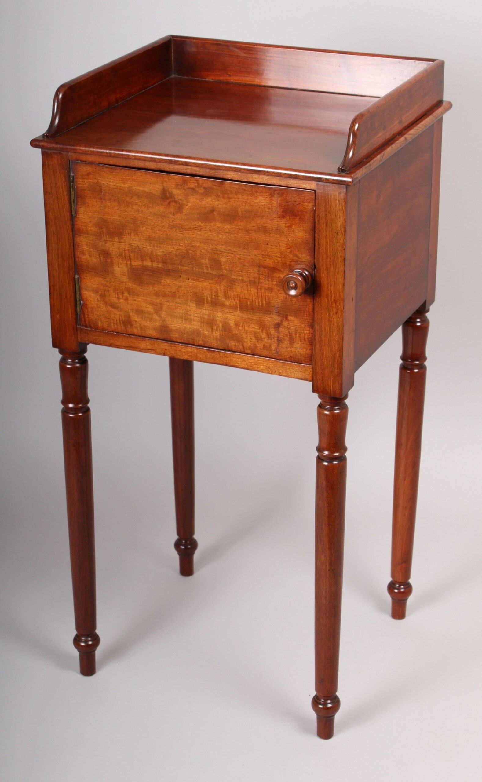Early 19th century mahogany pot-cupboard