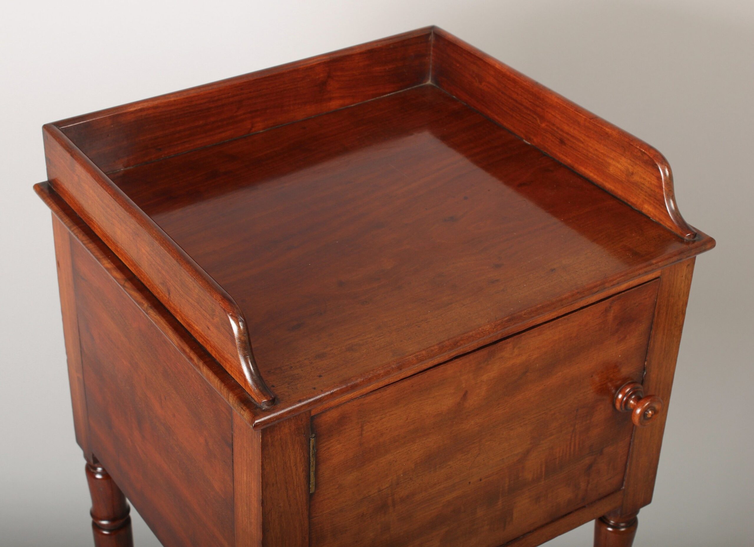 Early 19th century mahogany pot-cupboard
