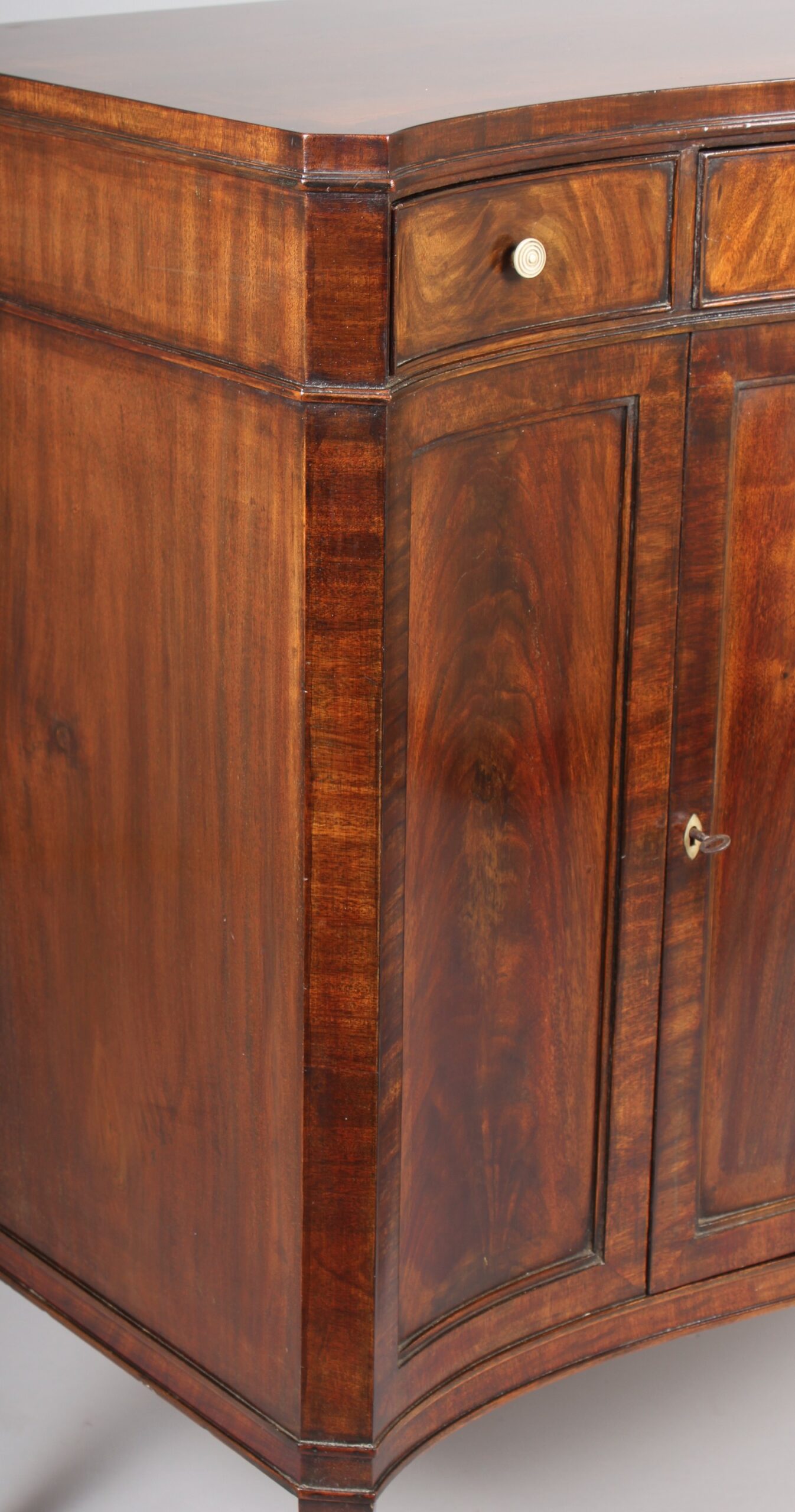 Early 20th century mahogany side-cabinet in the Hepplewhite manner
