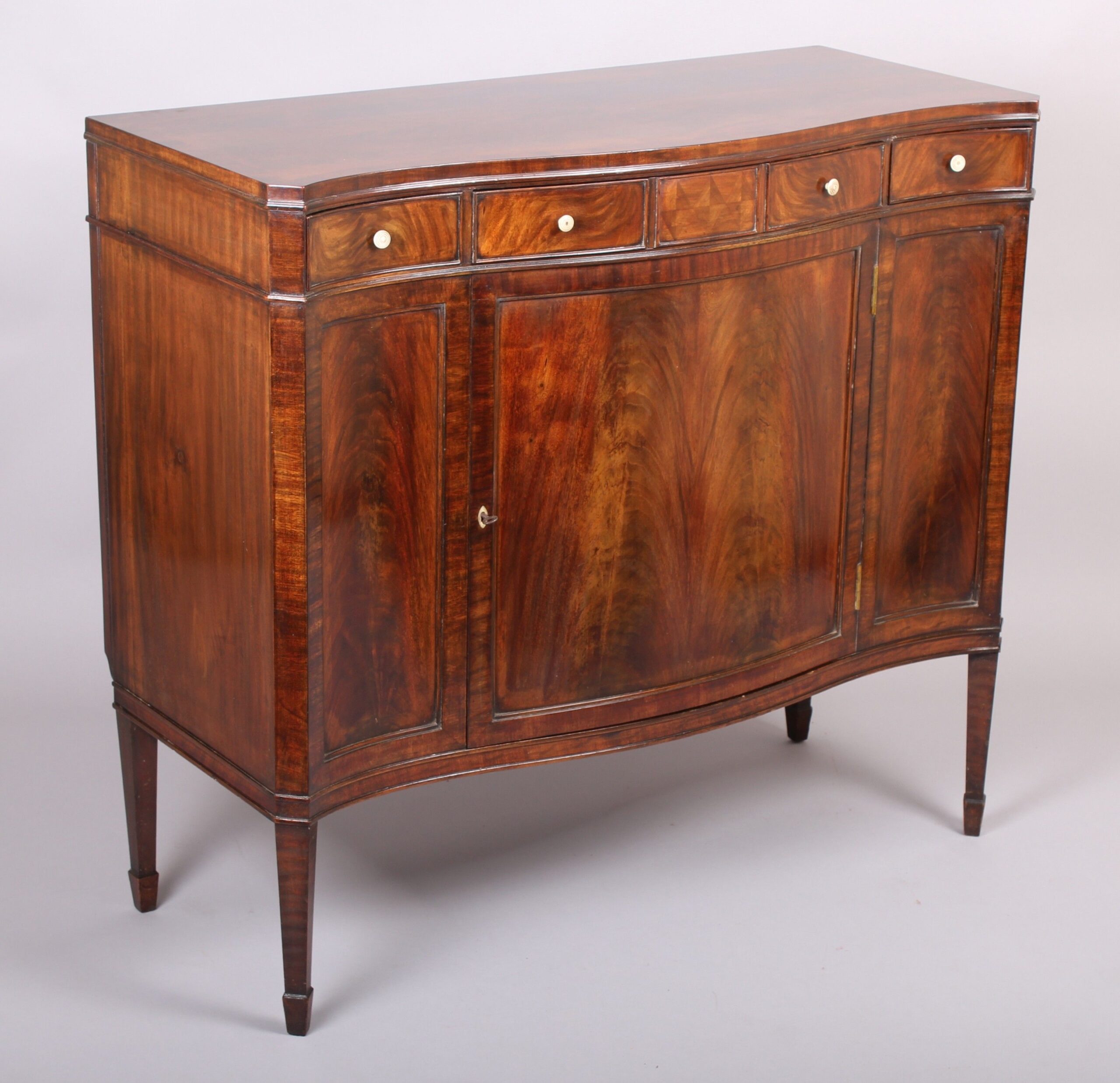 Early 20th century mahogany side-cabinet in the Hepplewhite manner