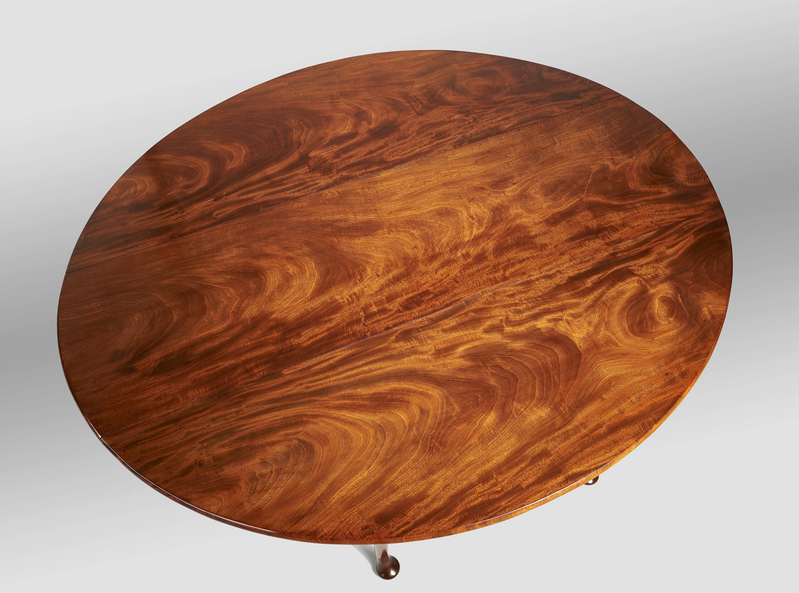 Exceptional mid-eighteenth century oval drop leaf dining-table