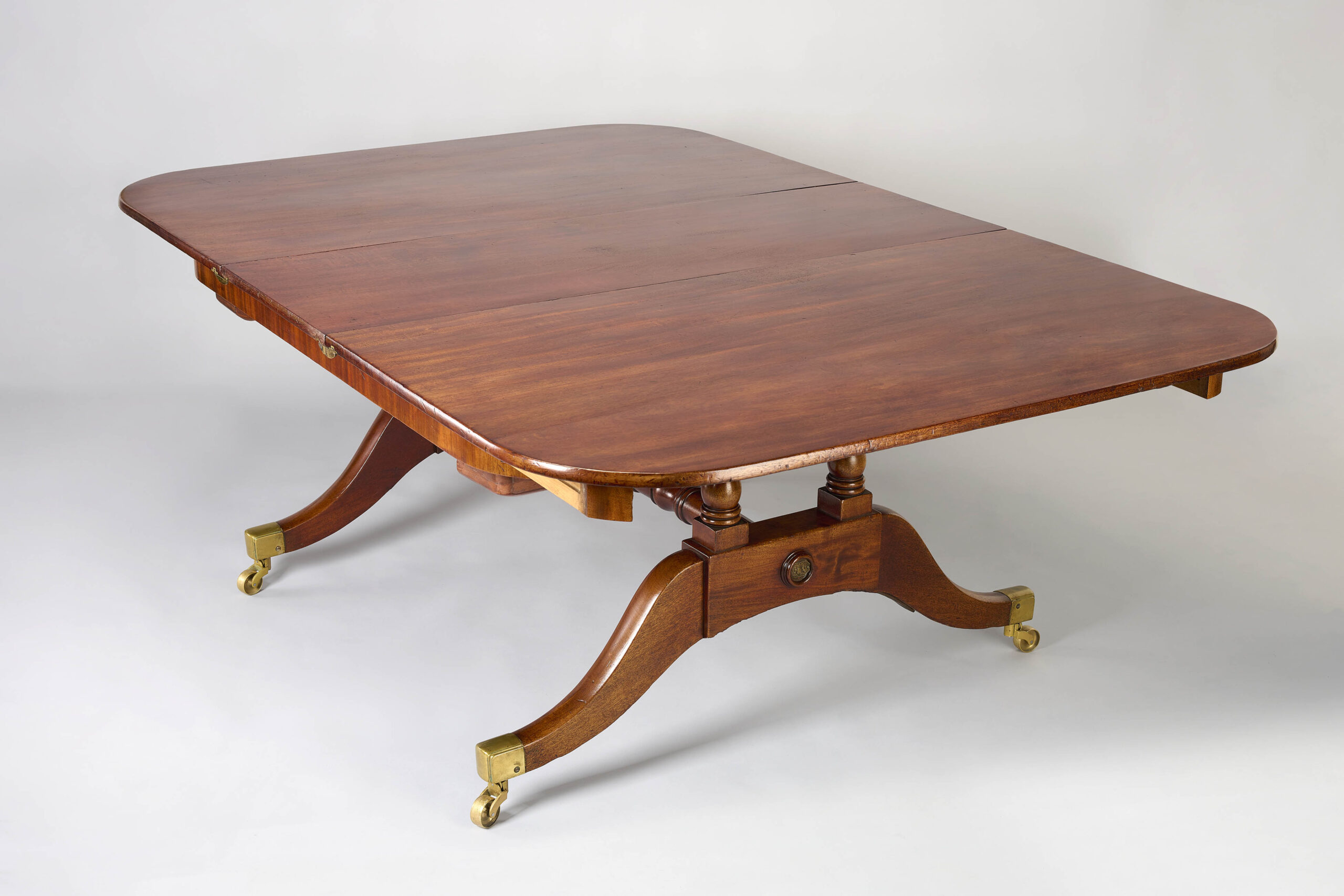 Early 19th century mahogany extending dining table