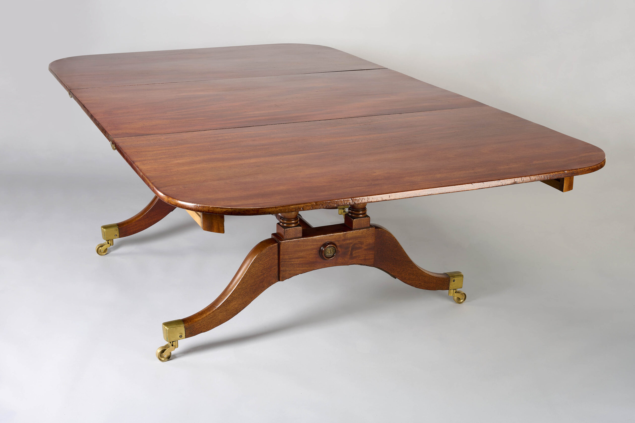 Early 19th century mahogany extending dining table