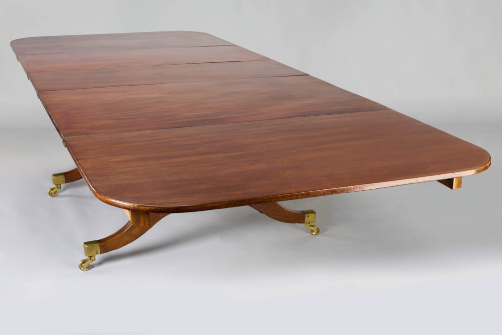 Early 19th century mahogany extending dining table