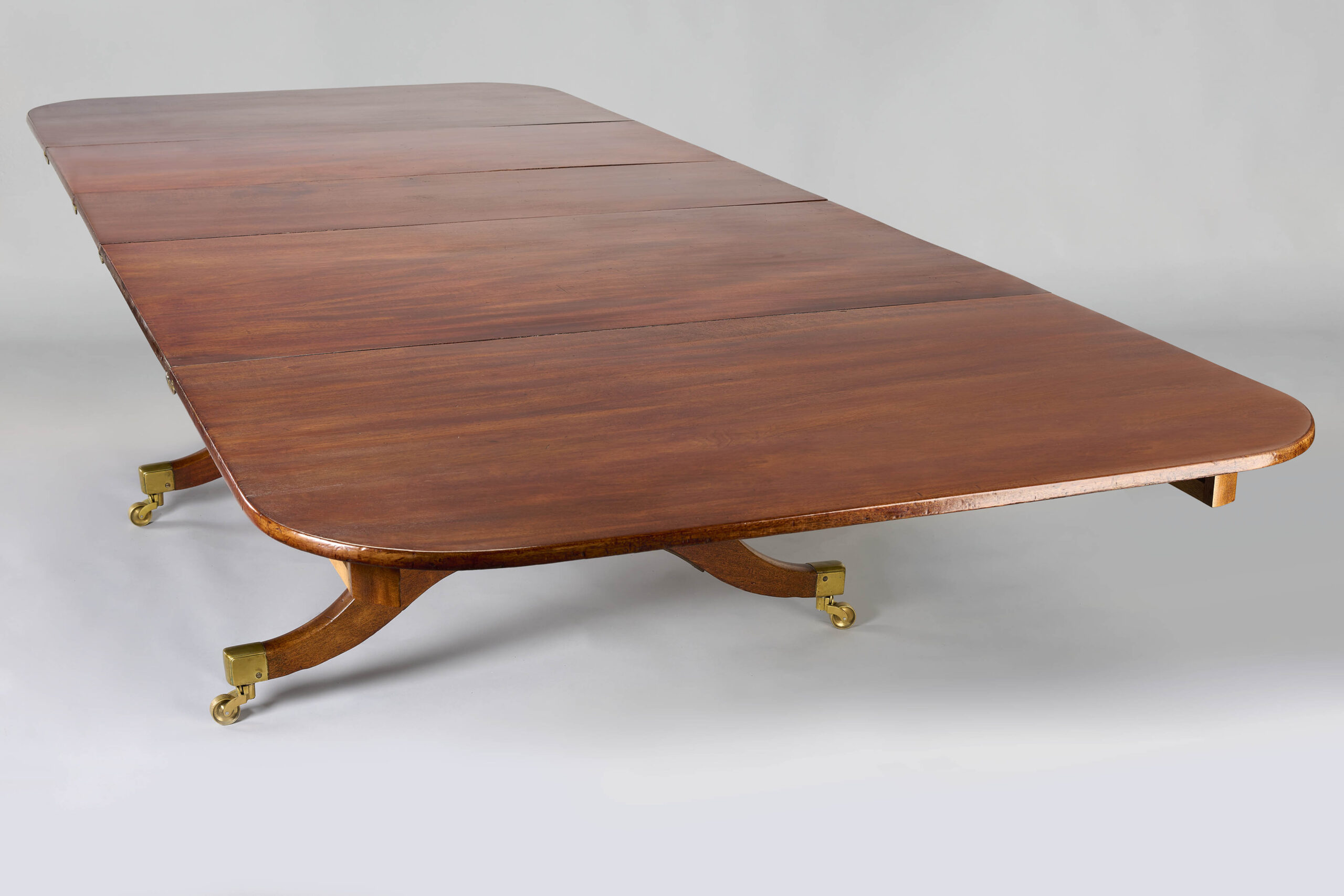 Early 19th century mahogany extending dining table