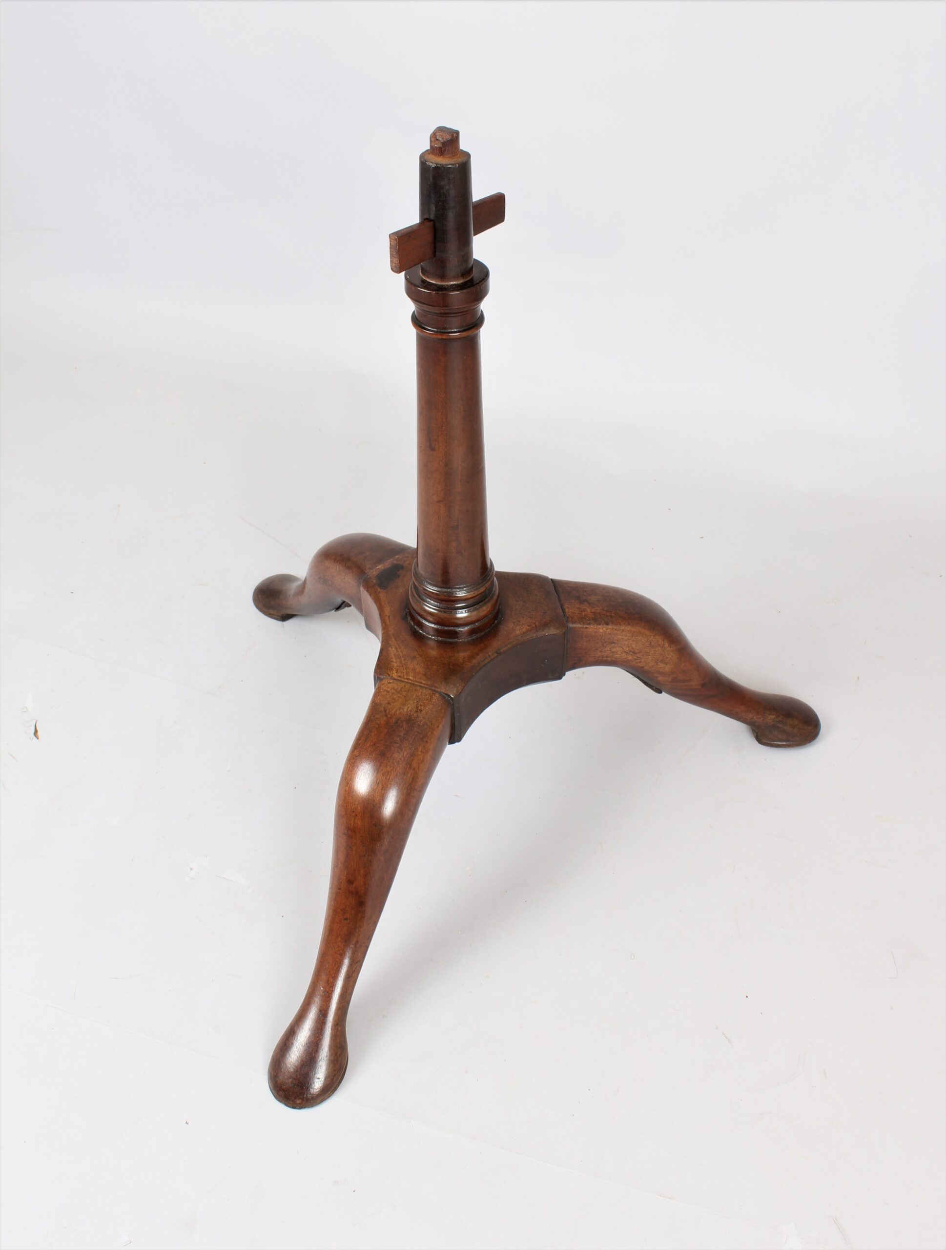 George II period mahogany tripod table
