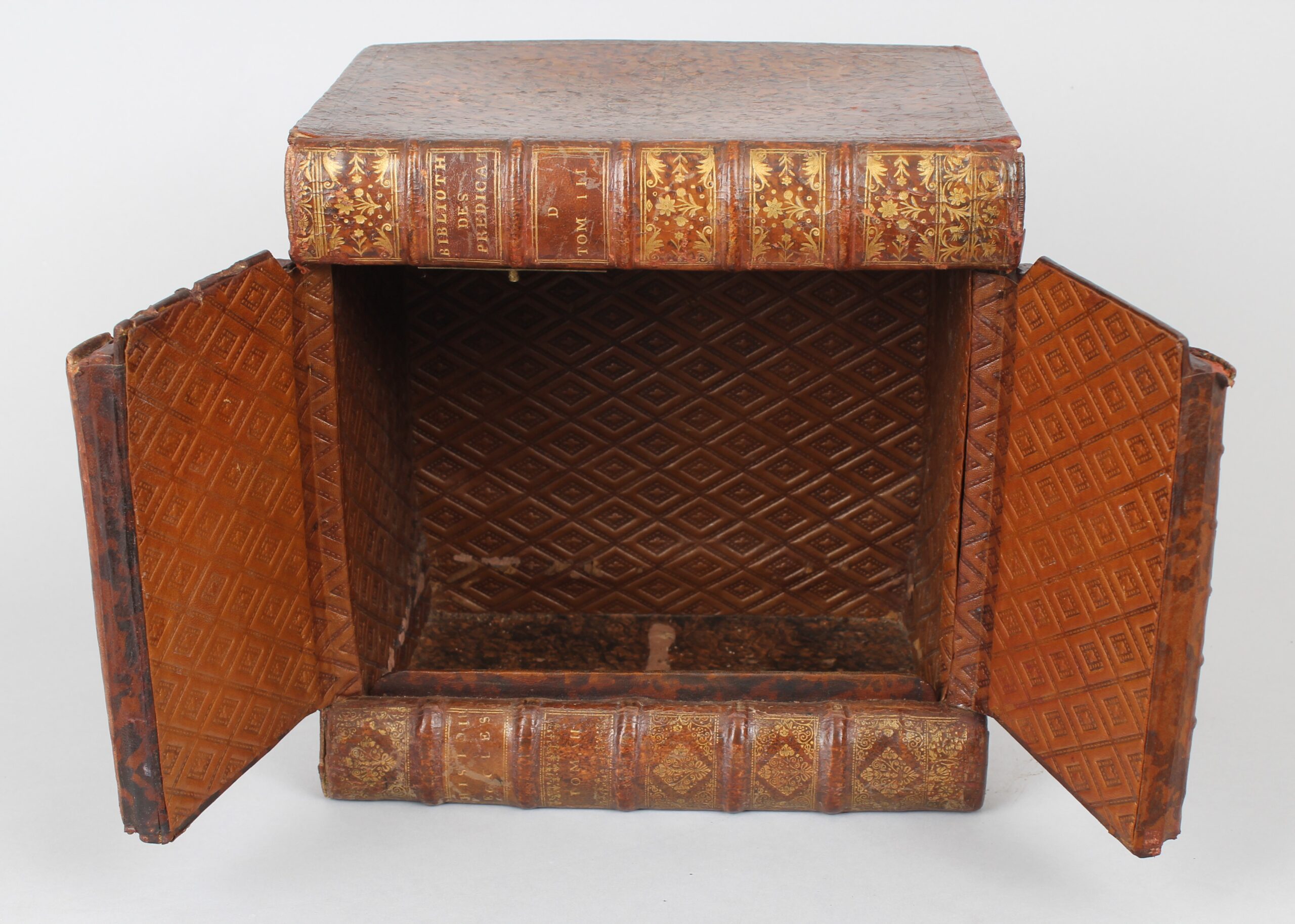 A French locking box