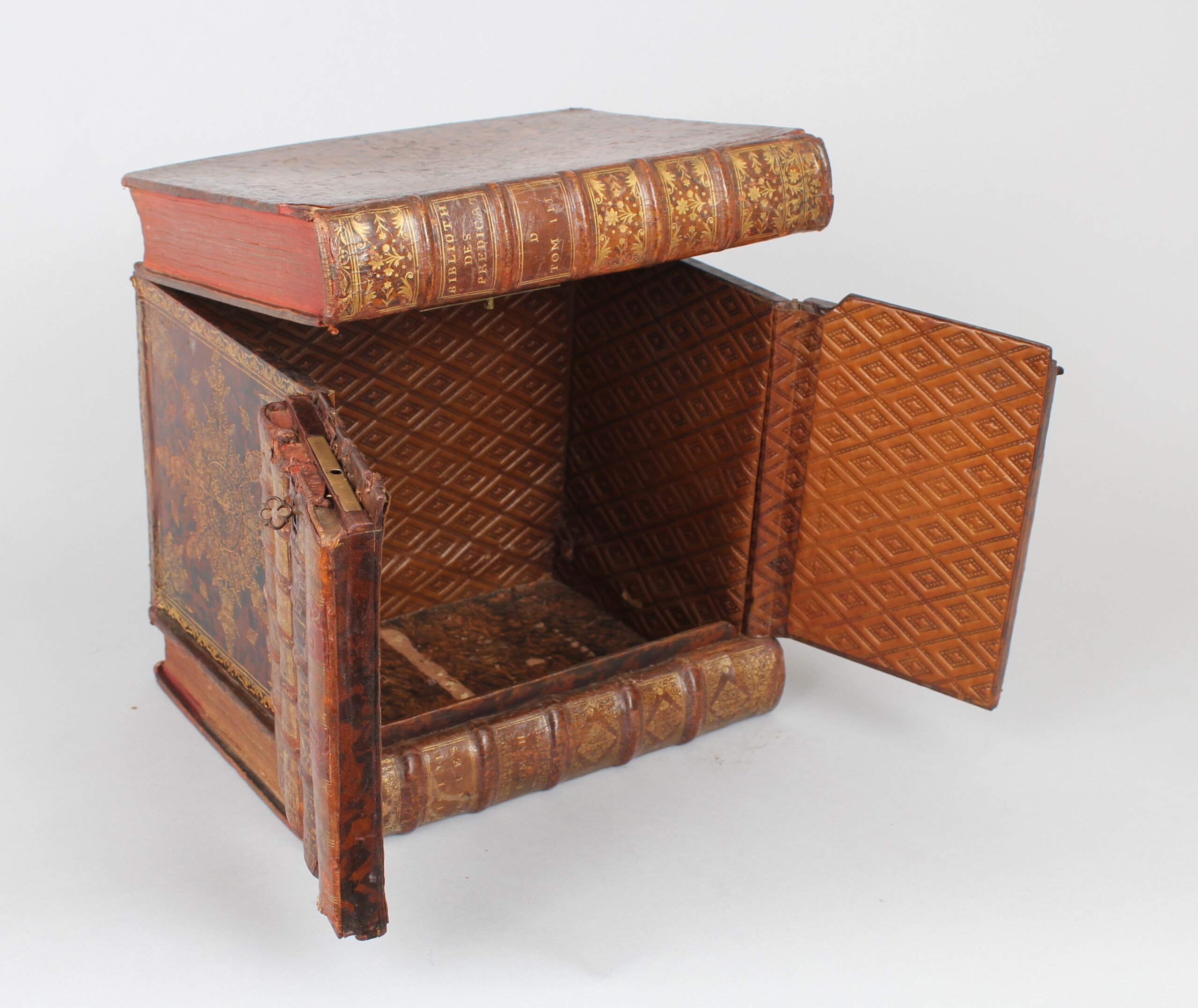 A French locking box